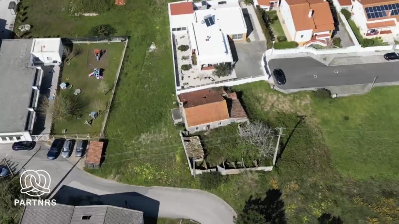 🏡 Moradia para Reabilitação com 560 m² de Terreno | Arelho | Óbidos