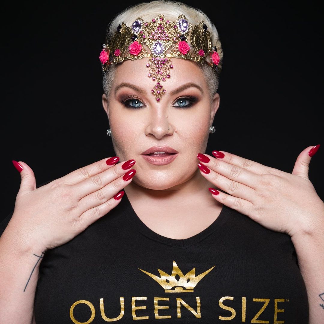 Naja Nail Guru showing nails