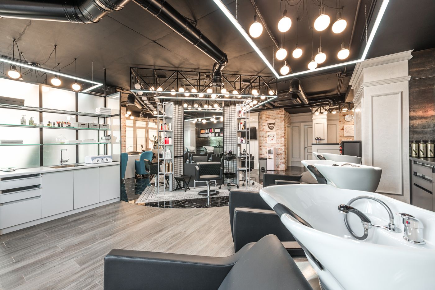 Cost to Run a Hair Salon: Monthly Expenses Breakdown (2026)