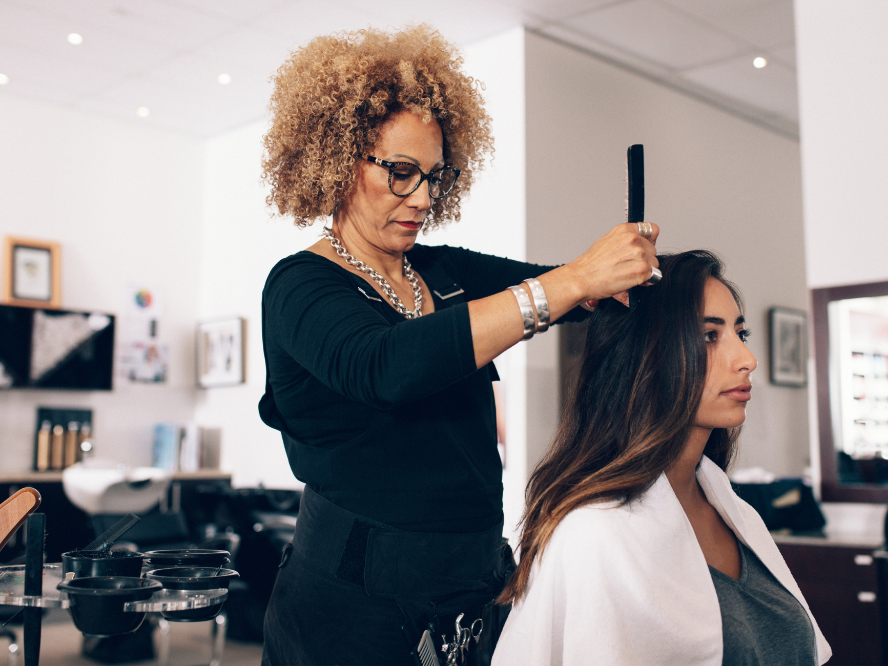 Las mejores estrategias para atraer más clientes a tu salón de belleza 