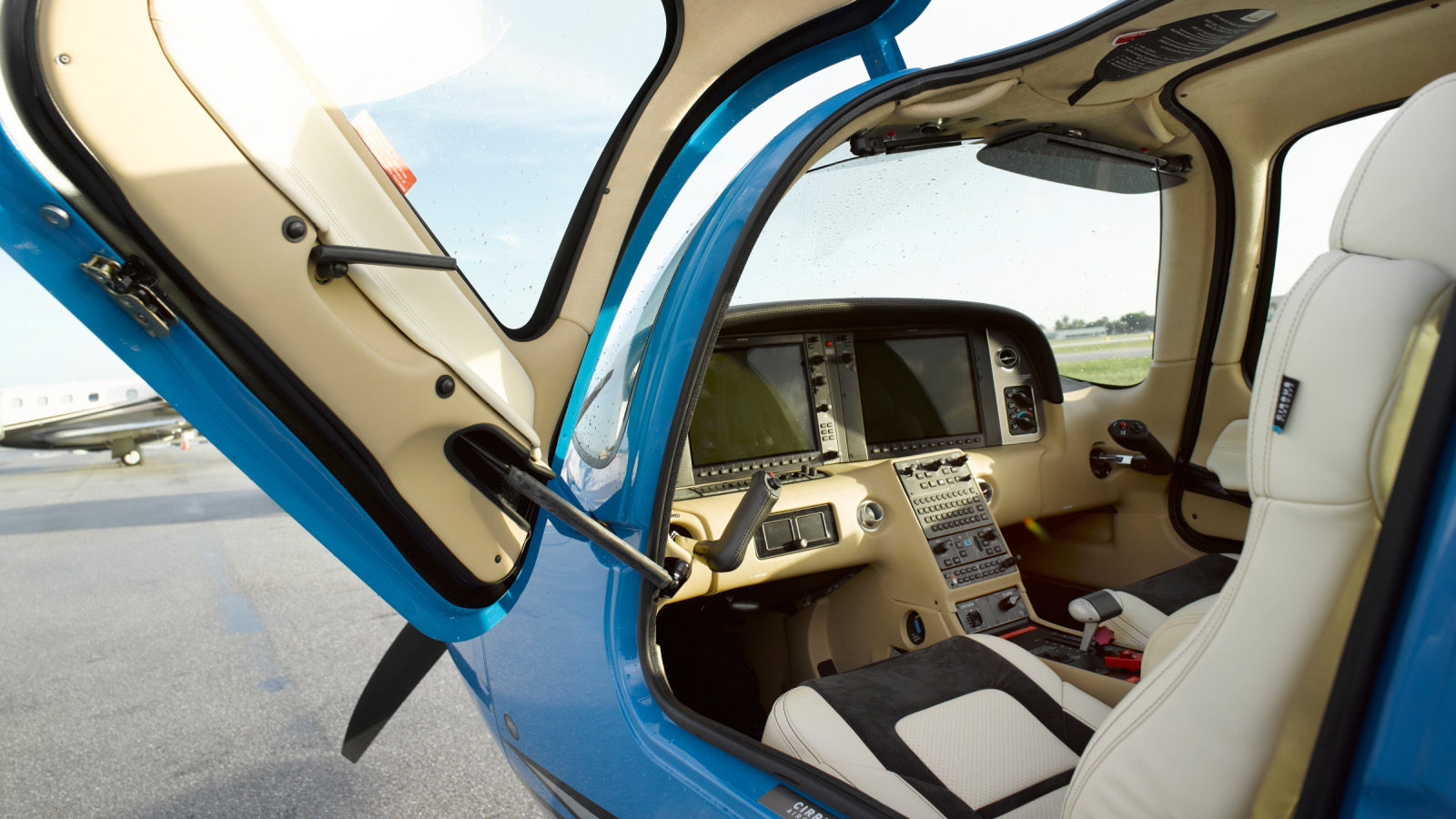 SR22 interior photo