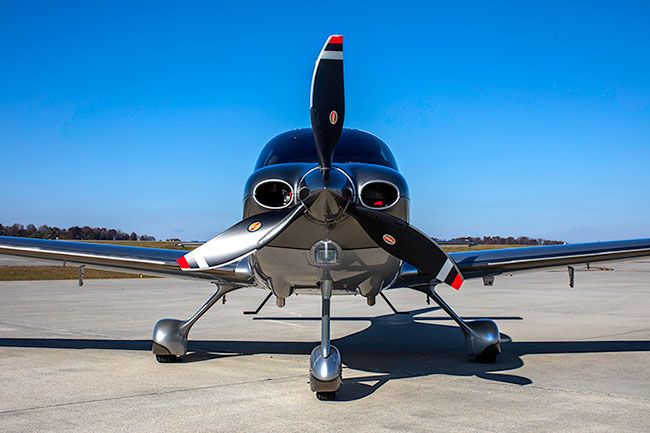 Front view of a SR aircraft