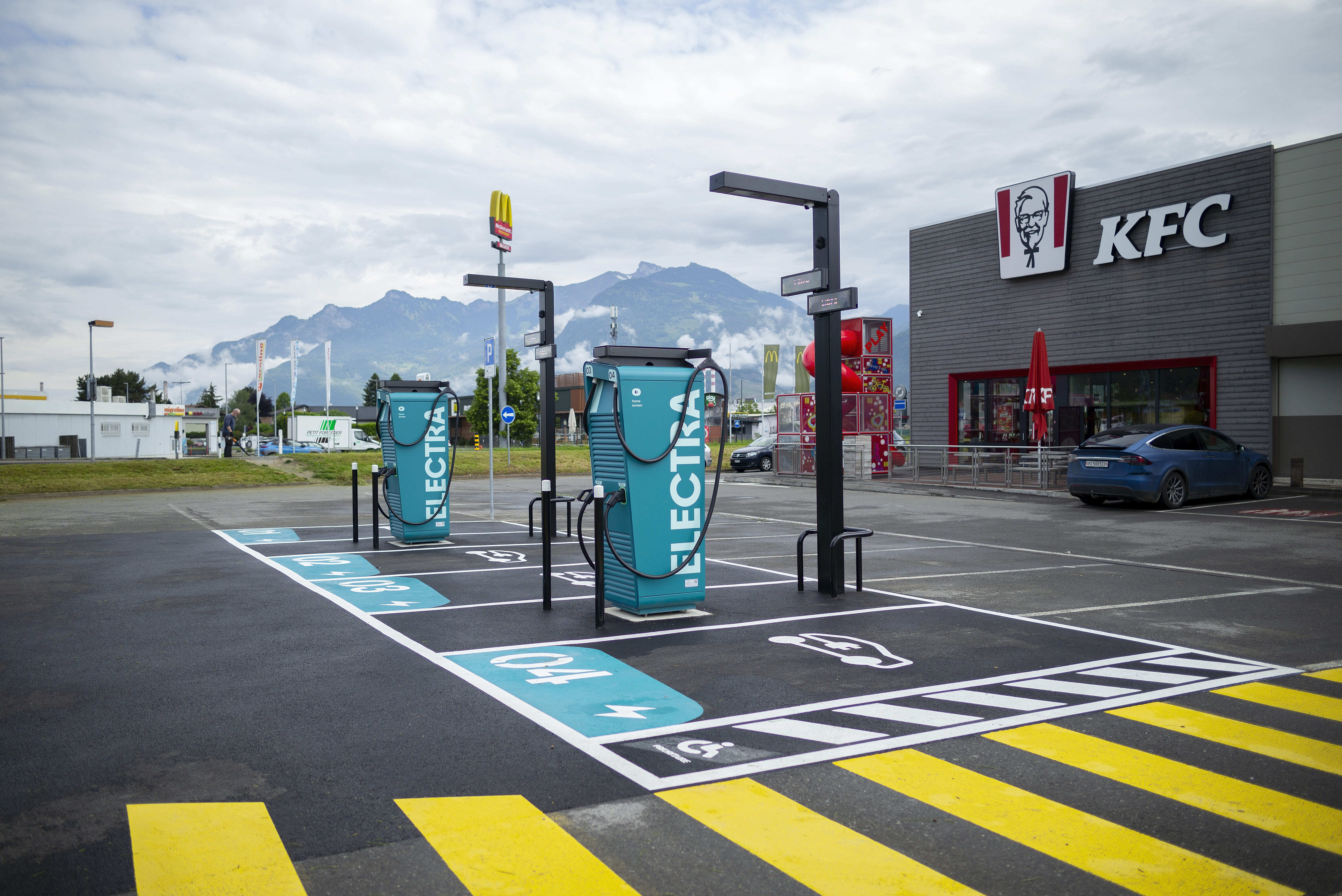 Grid Operator Control for EV charging hubs: How CPOs can turn grid compliance into a competitive advantage