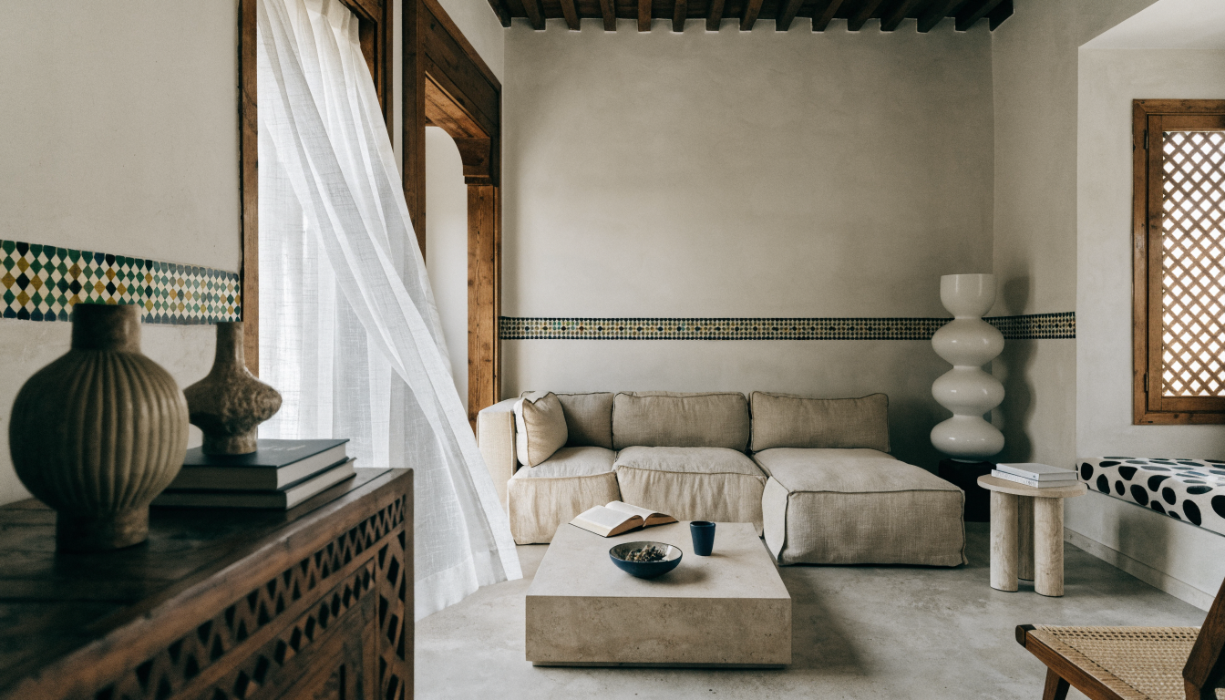 Salon d'un appartement à Marrakech prêt pour la location saisonnière