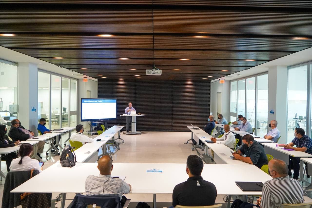 Fachada del Puerto Rico Innovation & Technology Service en Hato Rey, Puerto Rico