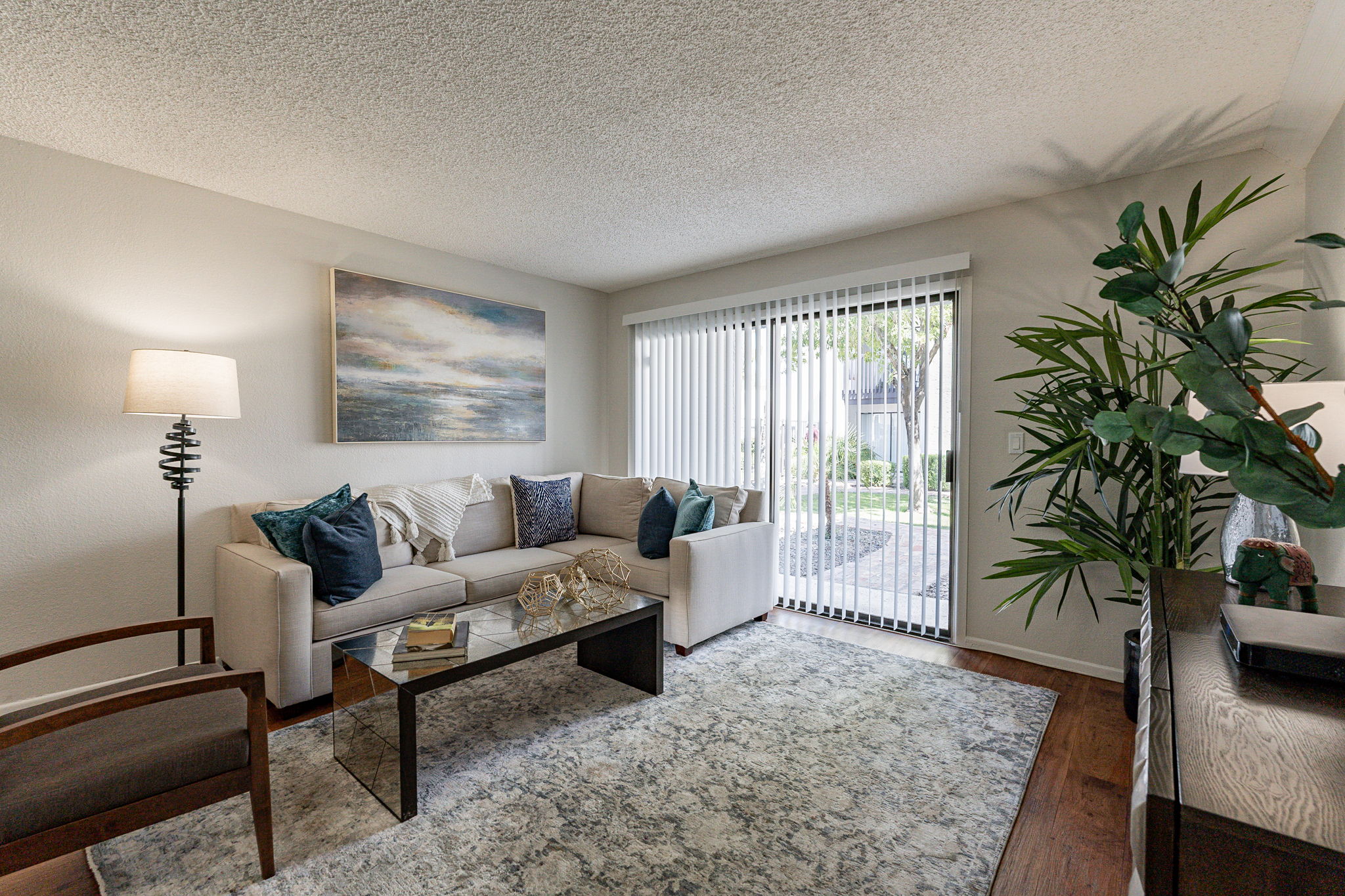 Furnished apartment interior shown in the official Club Valencia gallery.