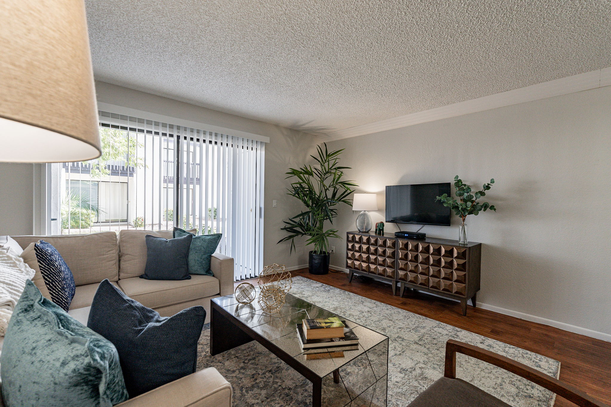 Furnished apartment interior shown in the official Club Valencia gallery.
