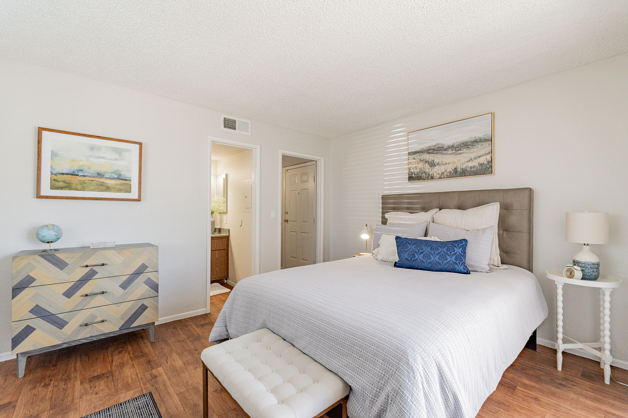 Furnished apartment interior shown in the official Club Valencia gallery.