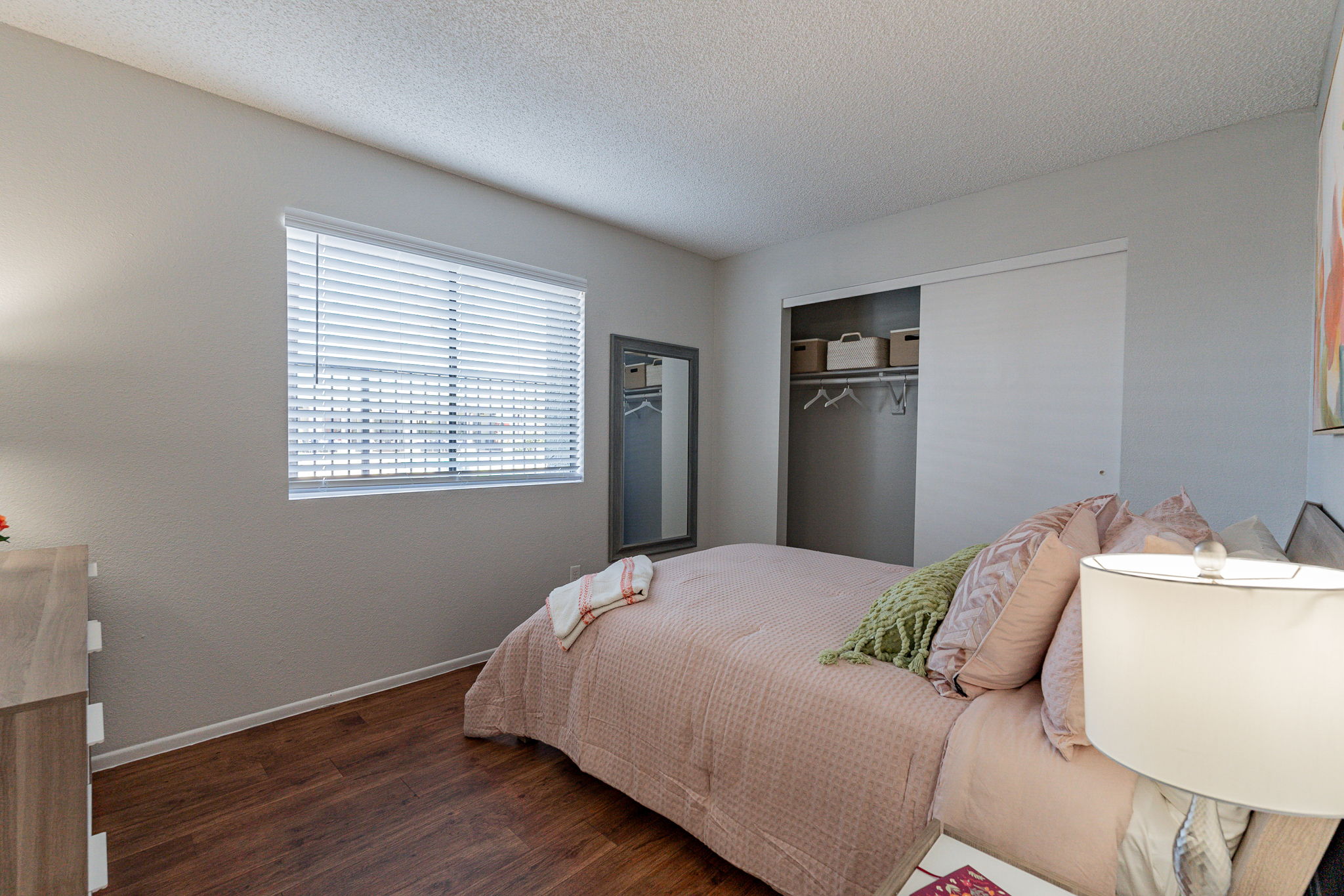 Furnished apartment interior shown in the official Club Valencia gallery.