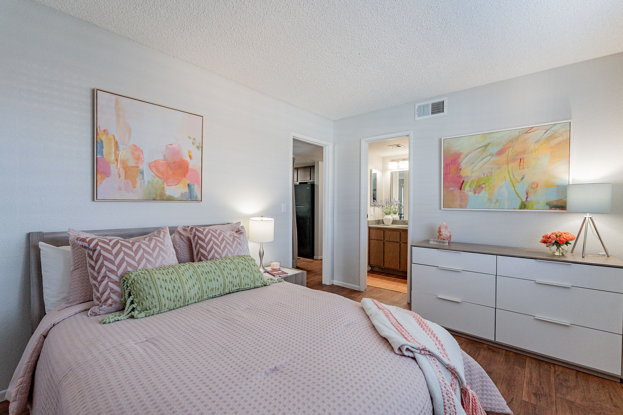 Furnished apartment interior shown in the official Club Valencia gallery.