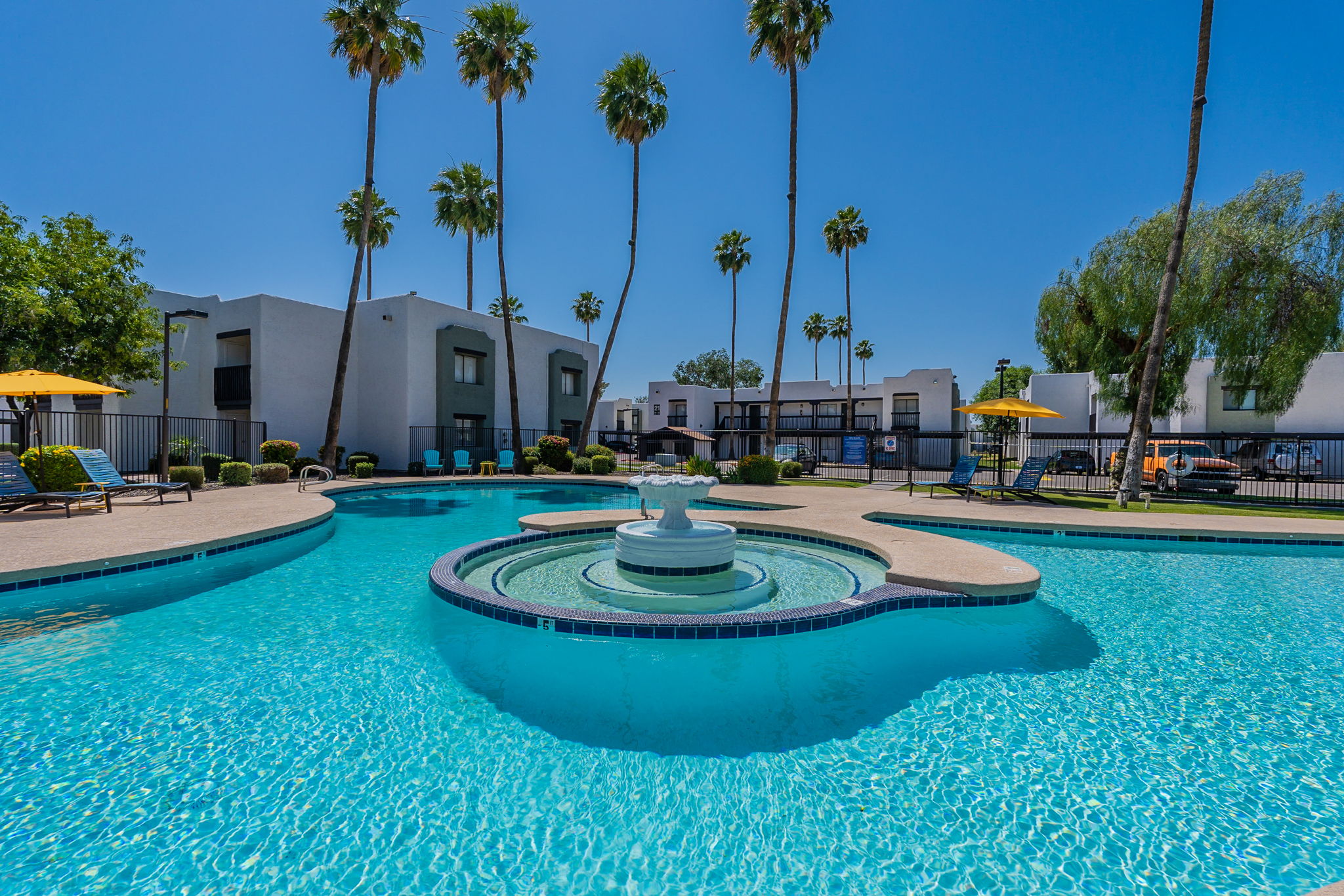 Club Valencia pool and spa area.