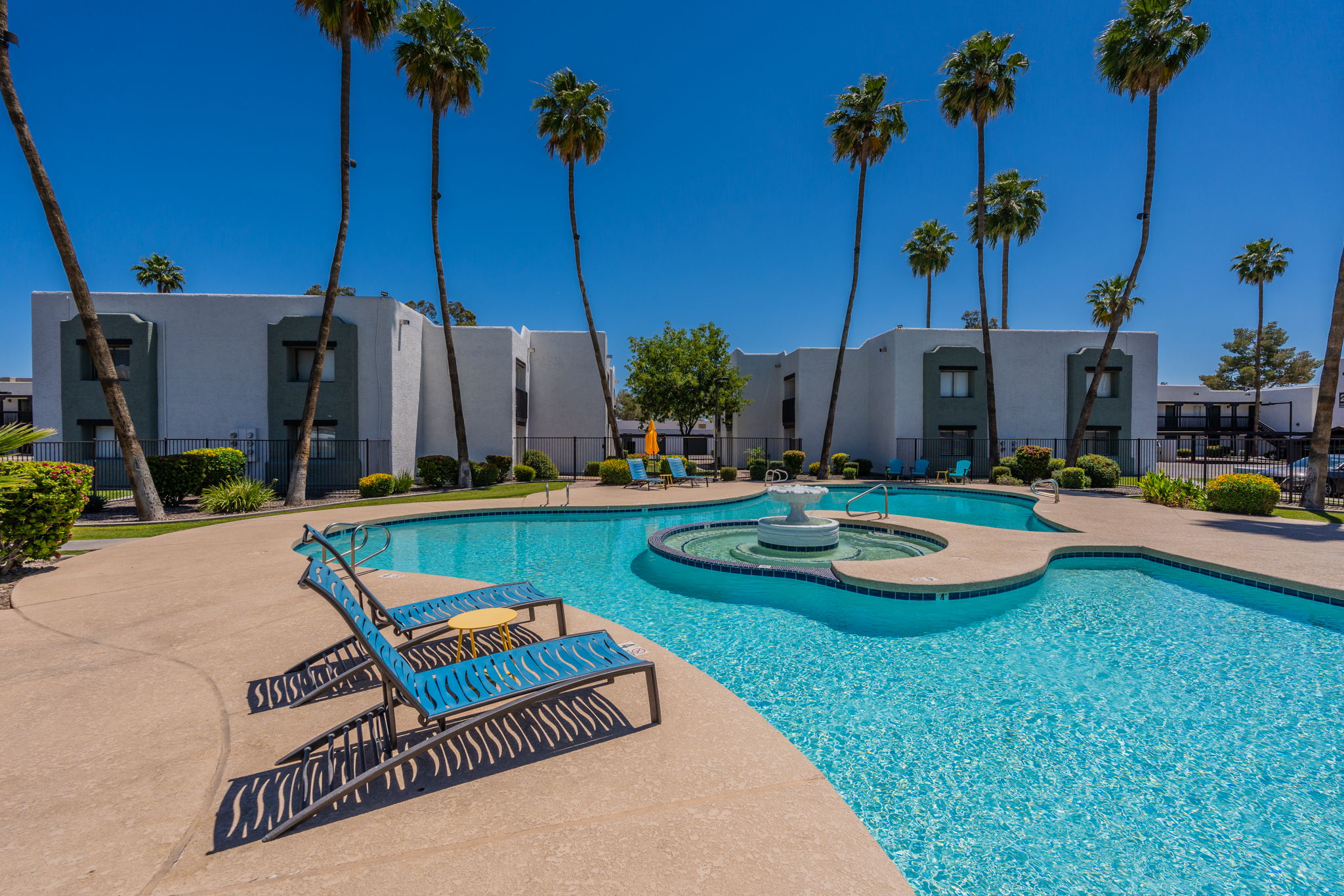 Club Valencia pool and spa area.