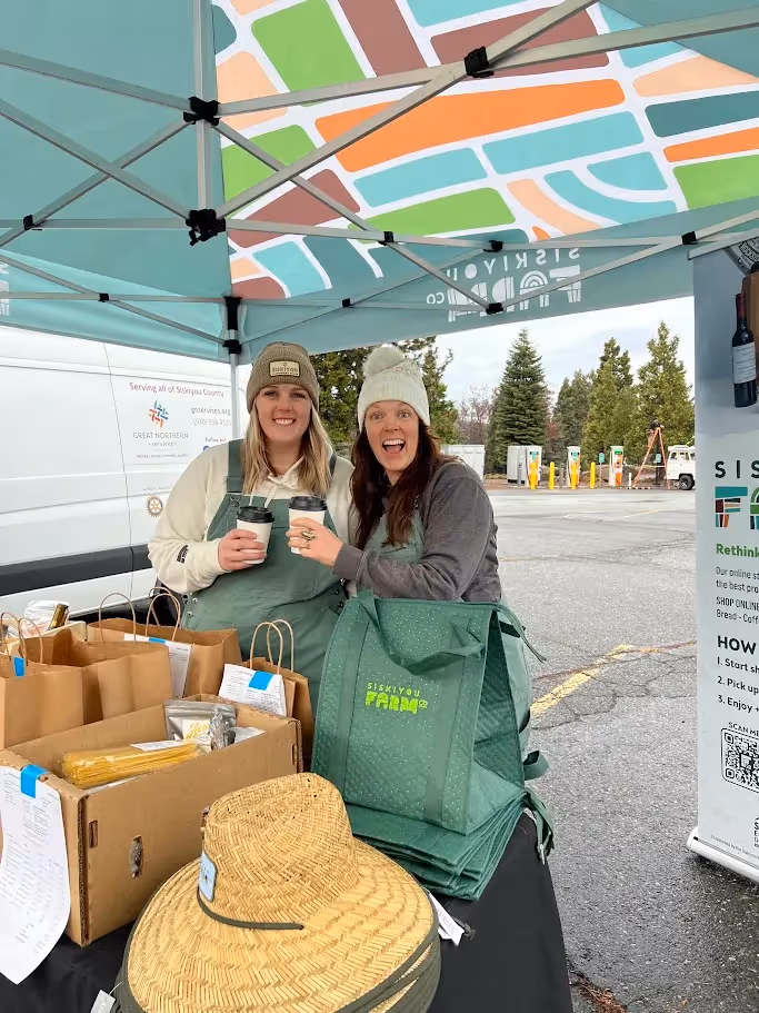 Tandy and Niki at Sisikyou Farm Co. produce box pick up.