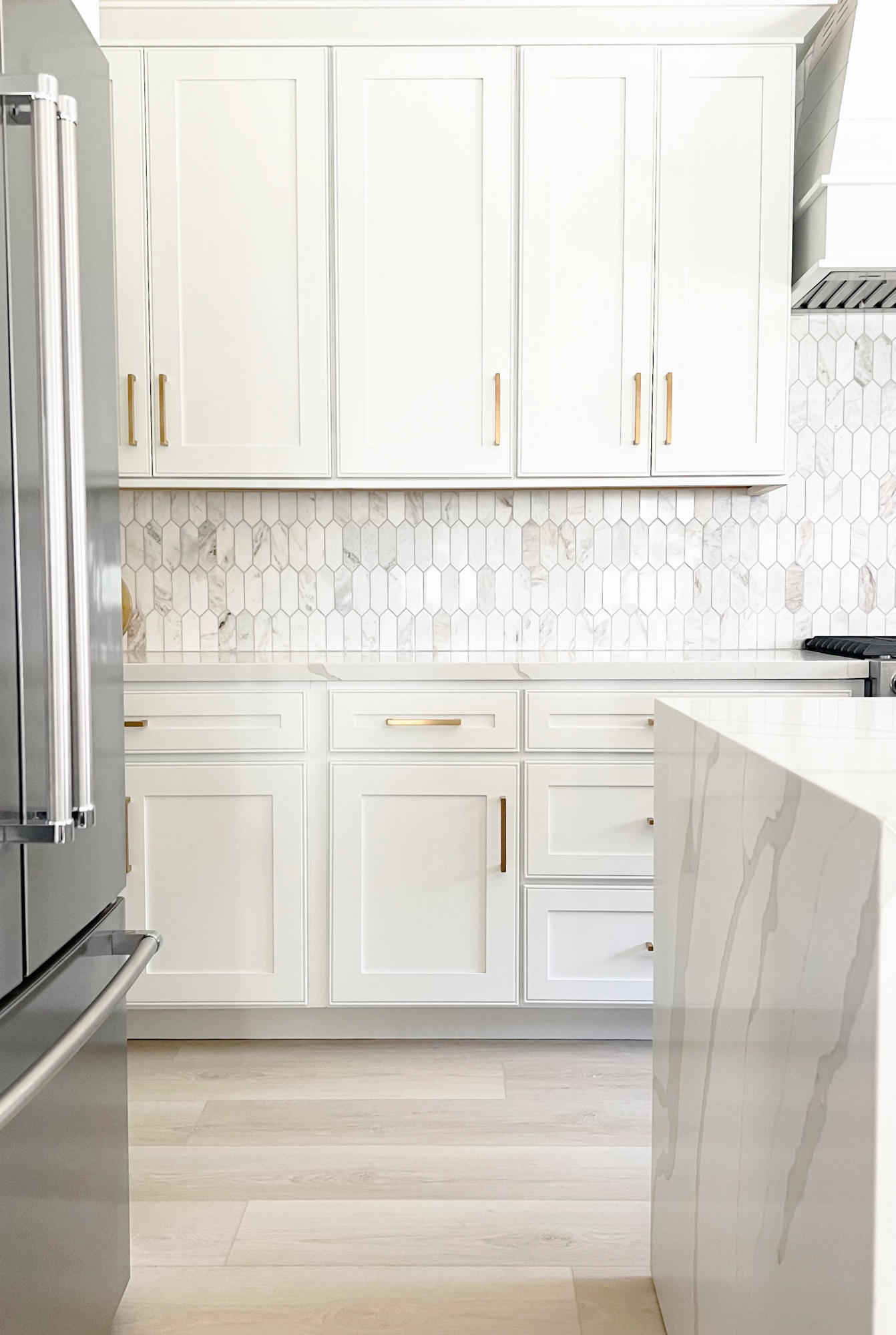 Clean modern kitchen design with white cabinets
