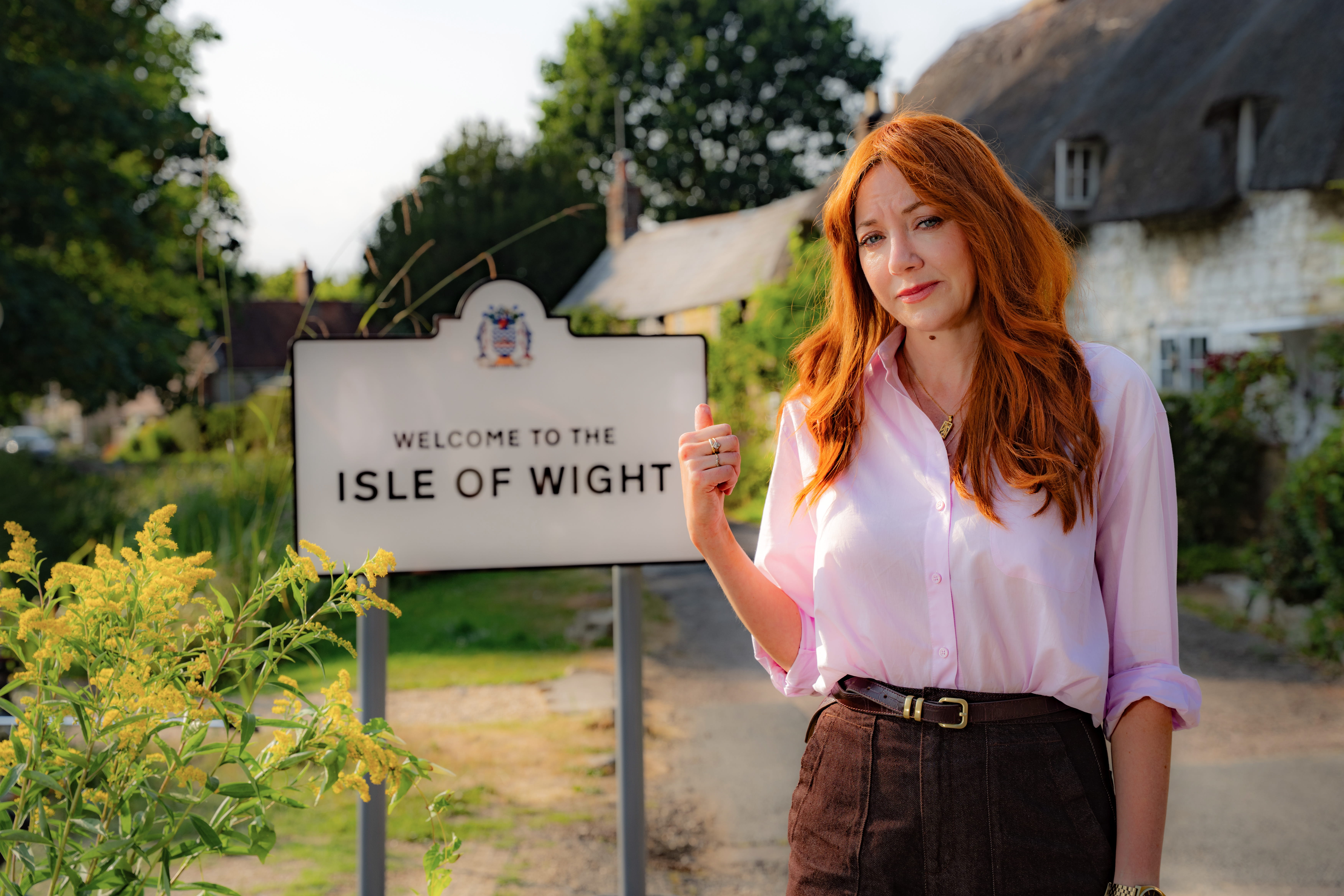Award winning comedian Diane Morgan star in Red Funnel's latest TV ad campaign outside the Isle of Wight signpost