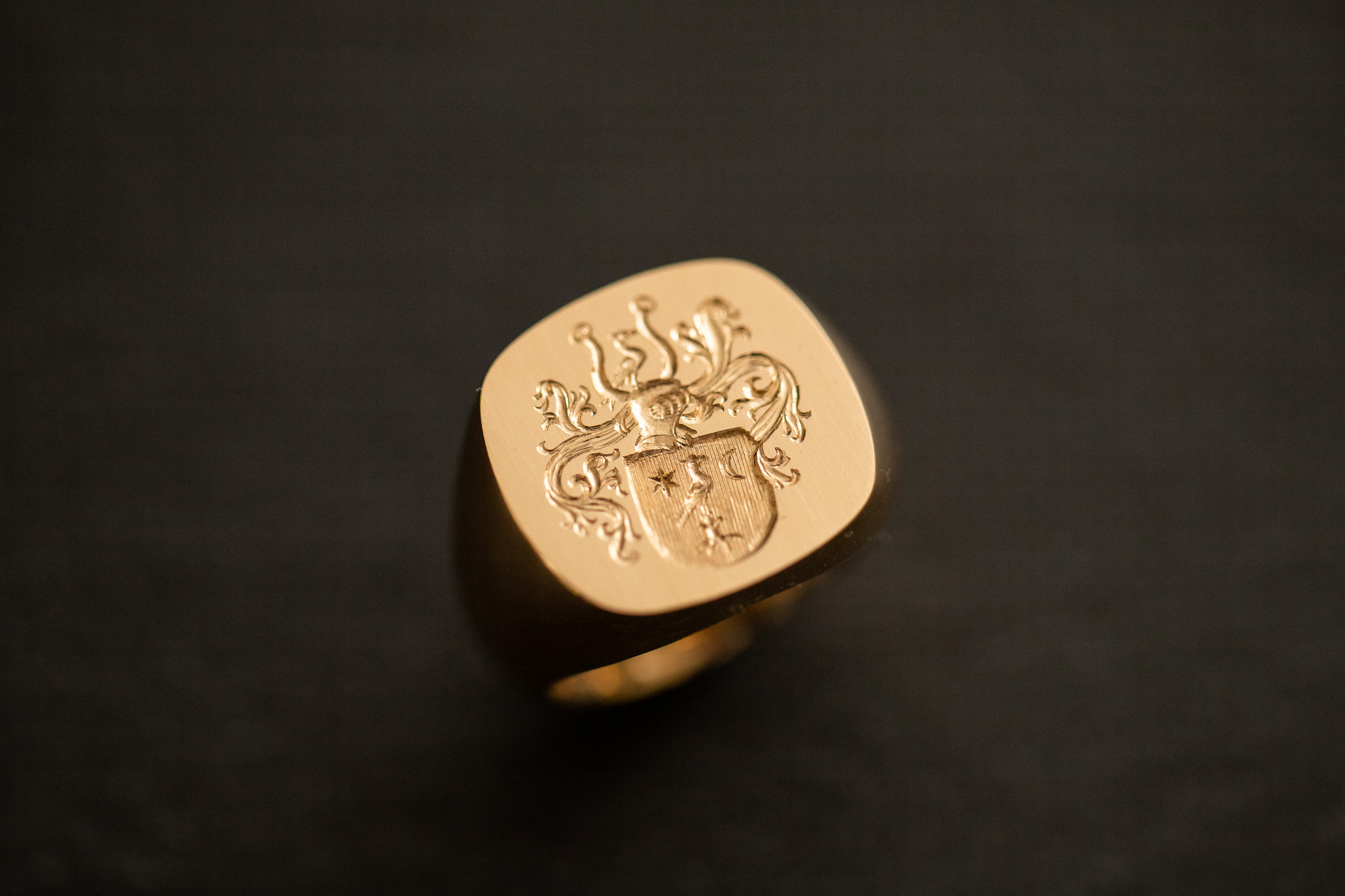 Wappenring in Gelbgold 750 nit Handgestochener Siegelgravur