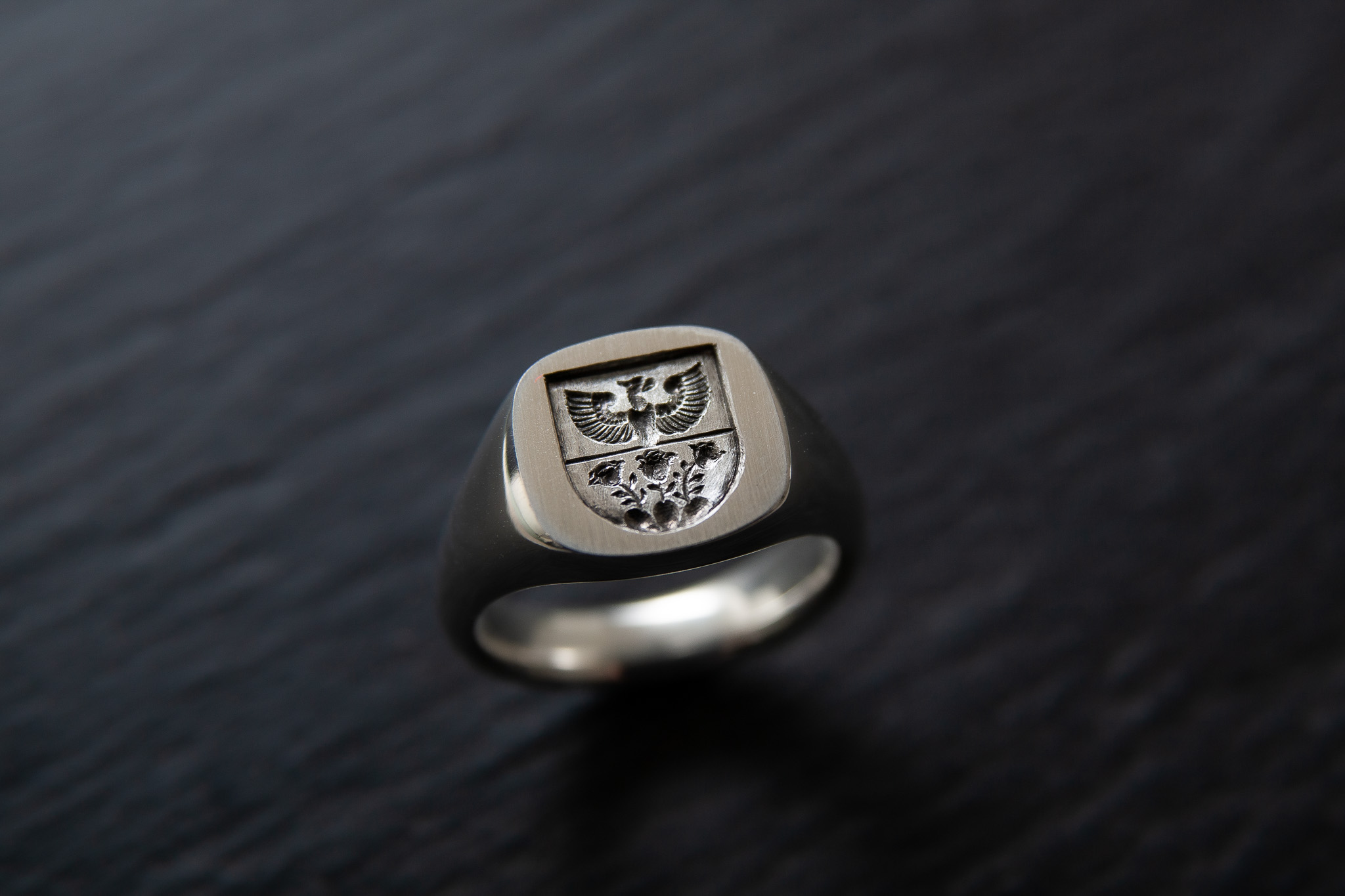 Wappenring in Weissgold 750 mit Handgestochener Siegelgravur