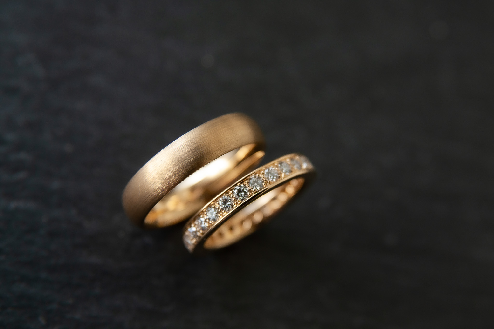 Trauringe in Gelbgold 750 mit Diamanten im Brillantschliff