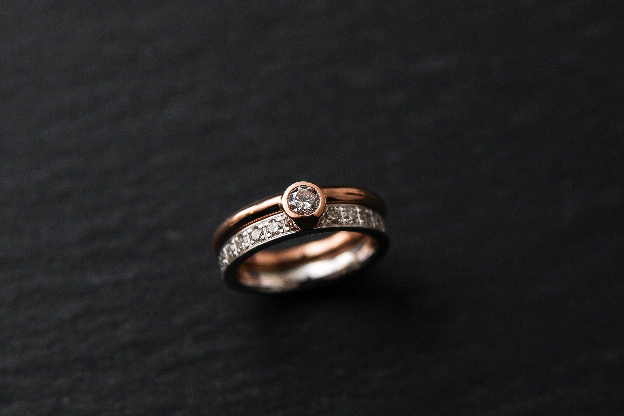 Verlobungsring in Weiss.-Rotgold 750 mit Diamanten im Brillantschliff