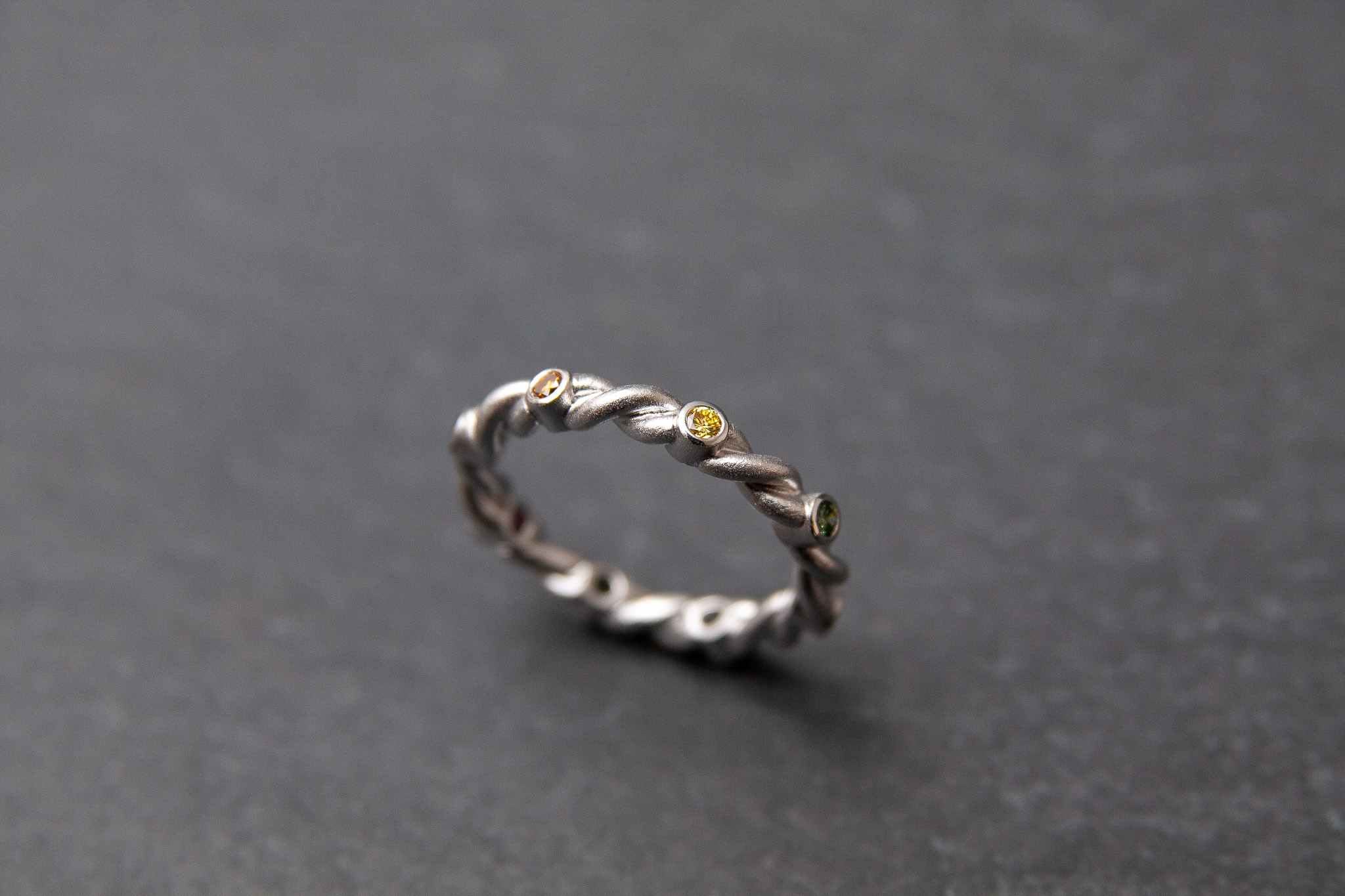 Verlobungsring in Weissgold 750 mit Diamanten im Brillantschliff