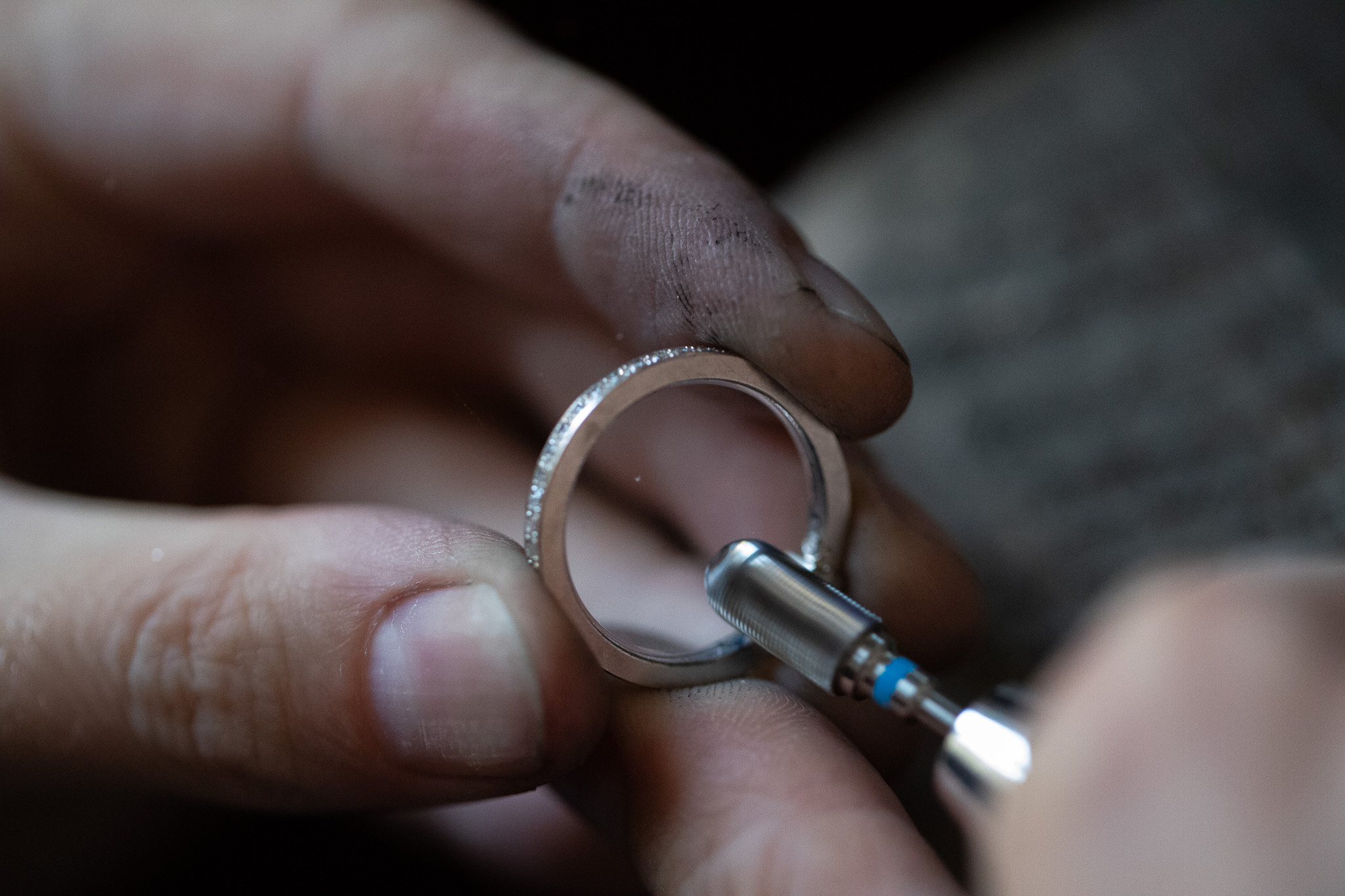 Ring verputzen in Weissgold 750 mit Diamanten 