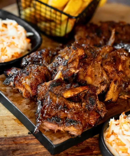 Ribs met een salade en friet van Kingribs