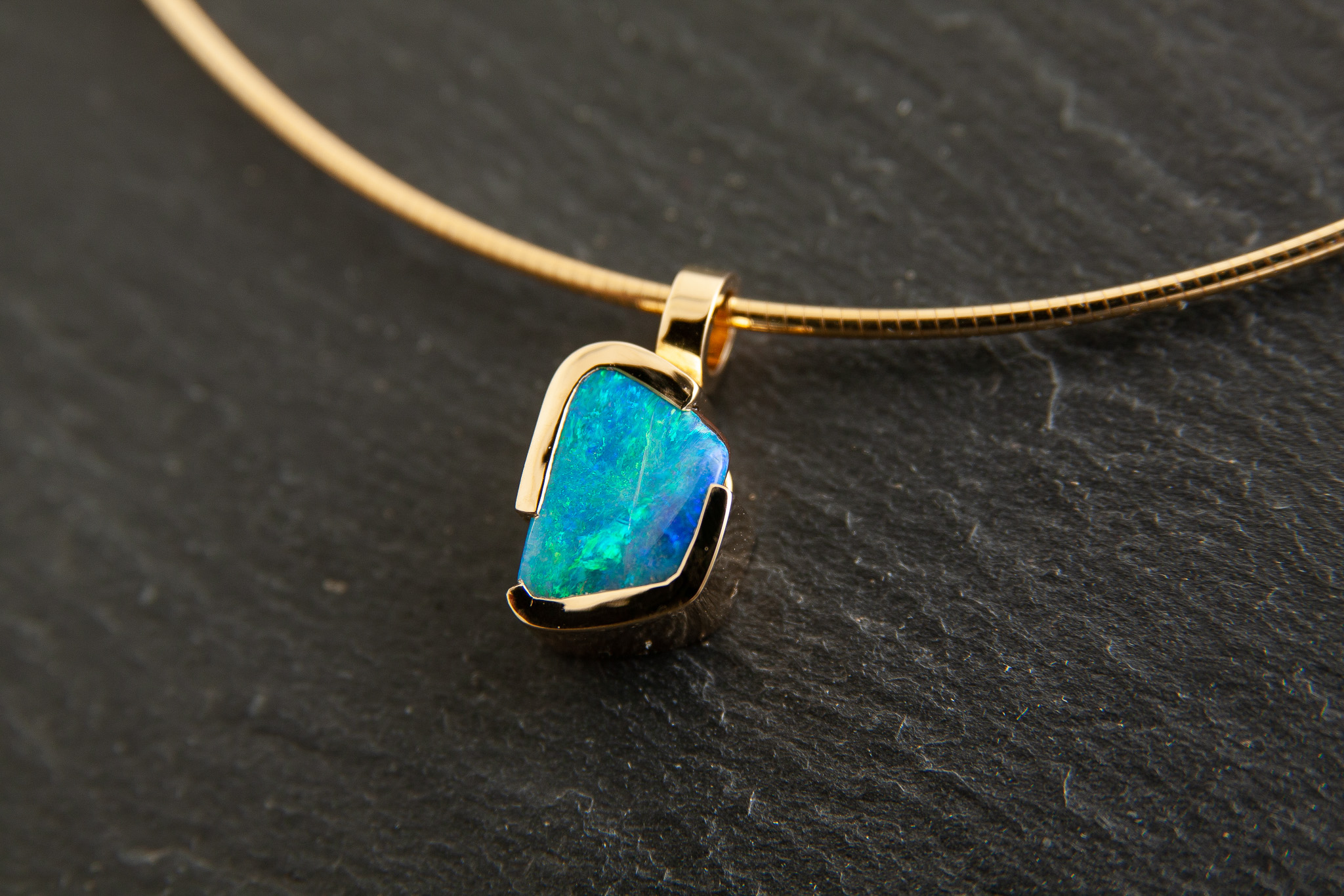 Anhänger in Gelbgold 750 mit Boulderopal