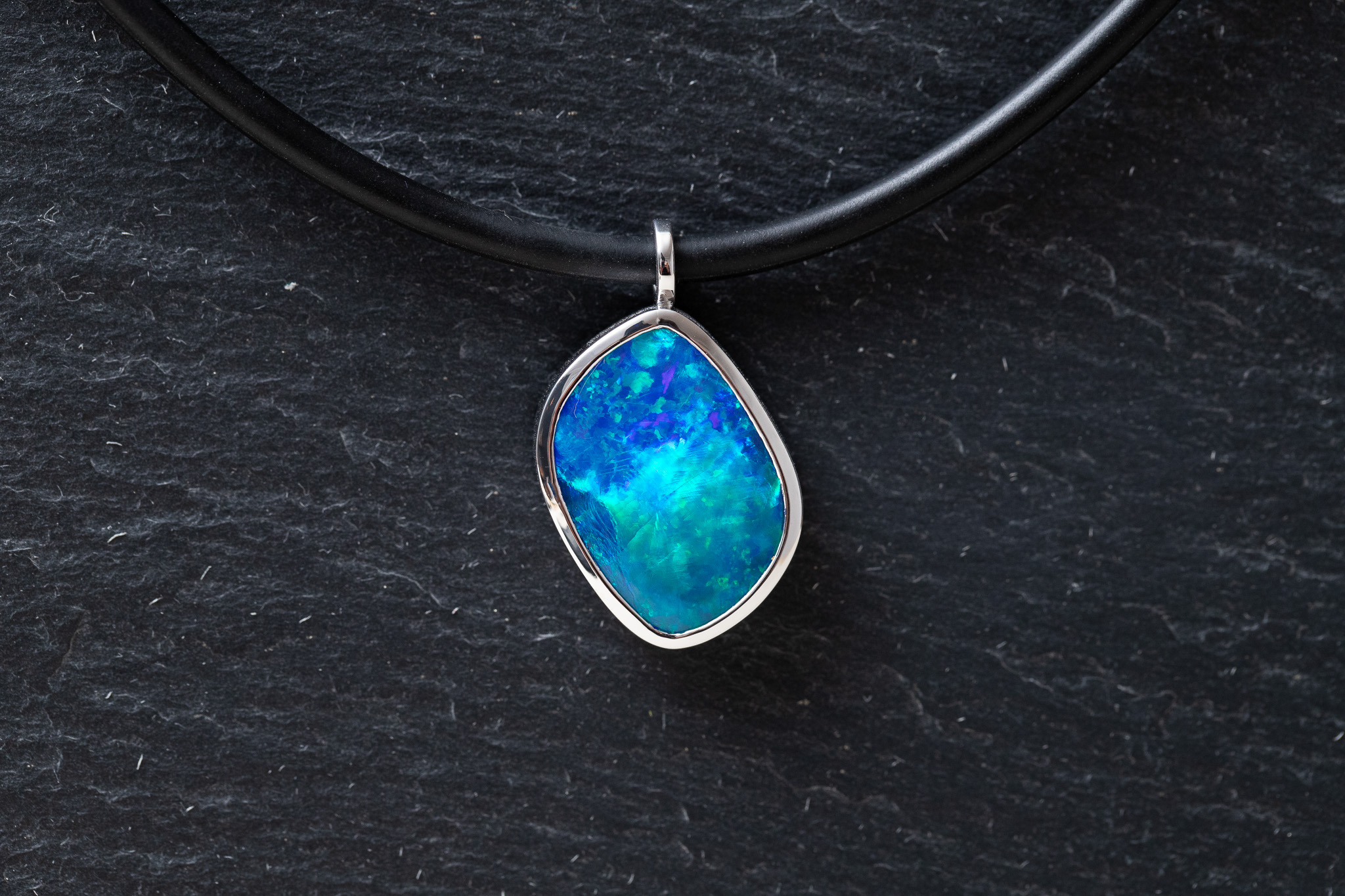 Anhänger in Weissgold 750 mit Boulderopal