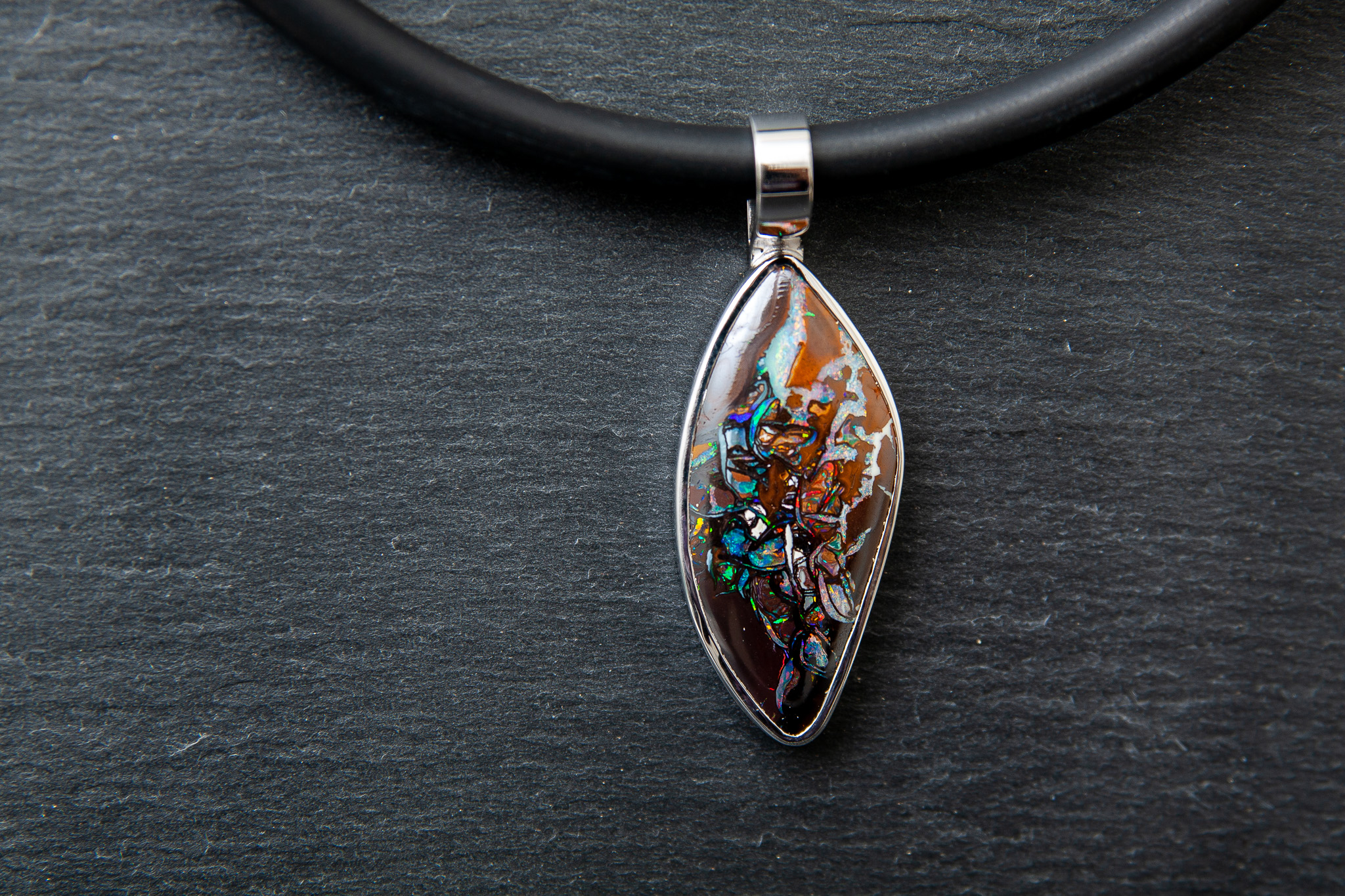 Anhänger in Weissgold 750 mit Boulderopal