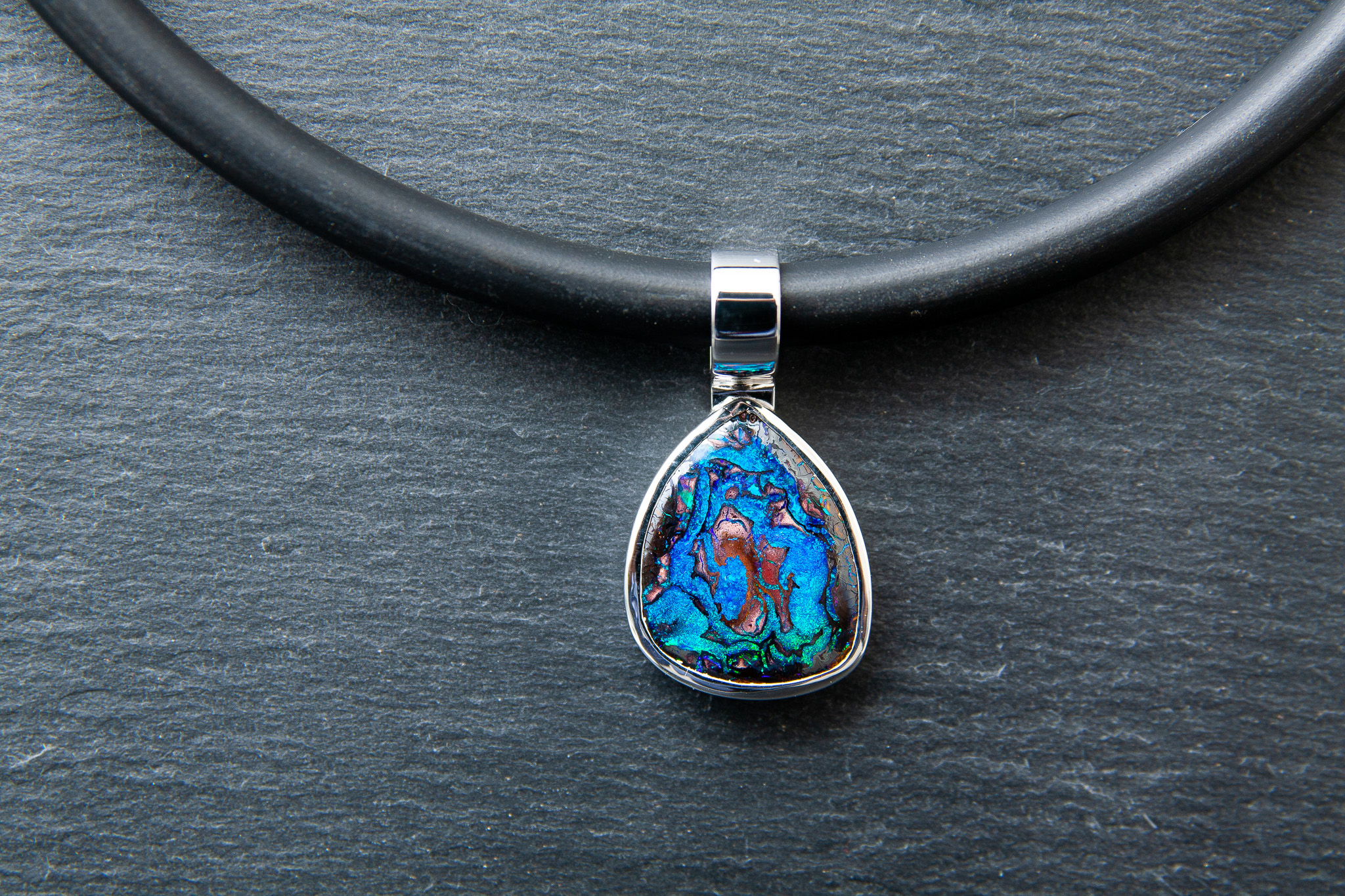 Anhänger in Weissgold 750 mit Boulderopal