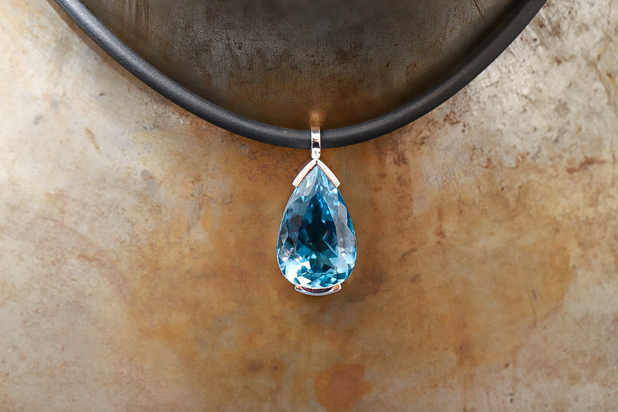 Anhänger in Weissgold 750 mit Aquamarin, Tropfenförmig
