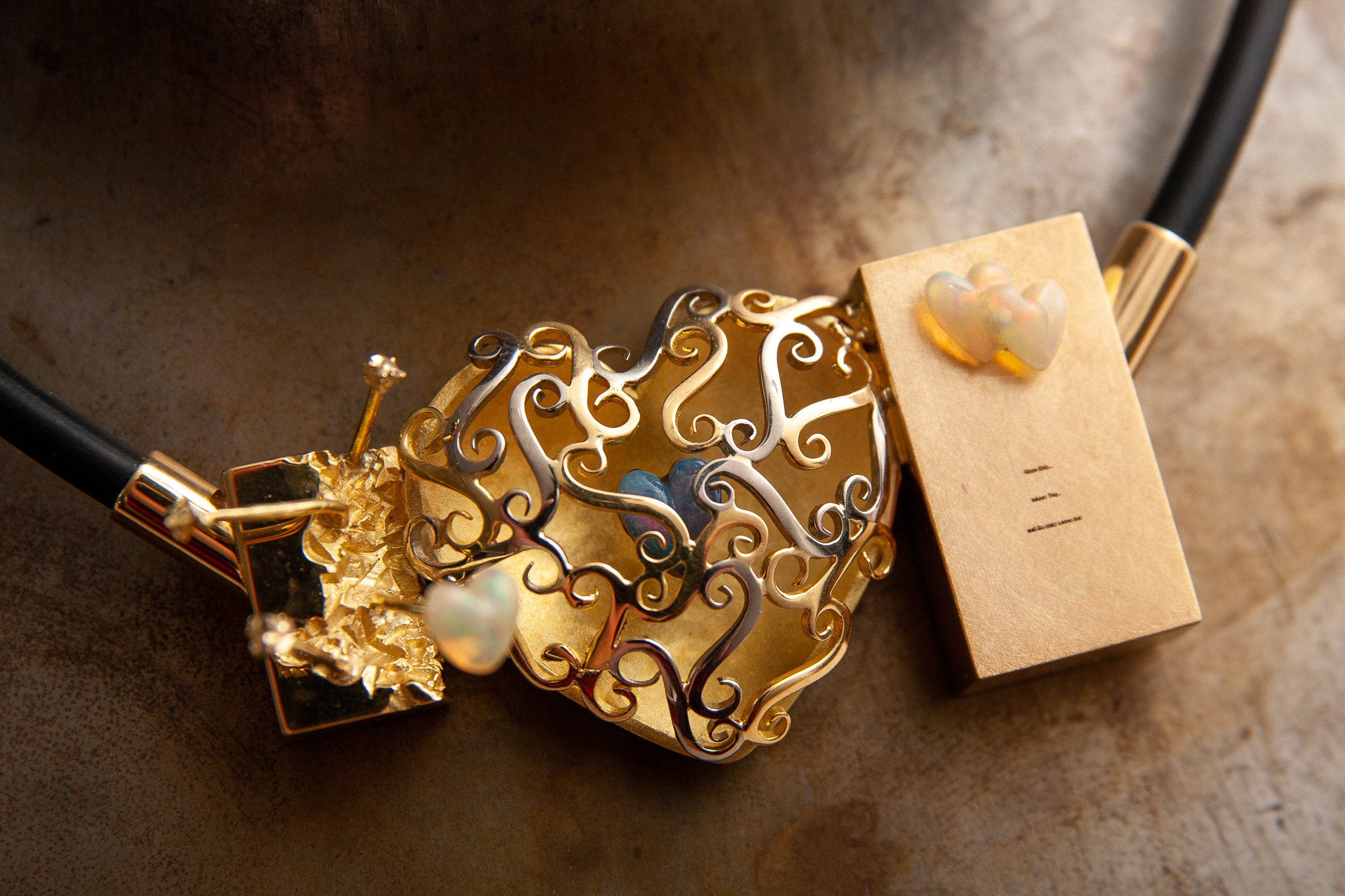 Anhänger in Gelbgold 750 mit Weissopalen