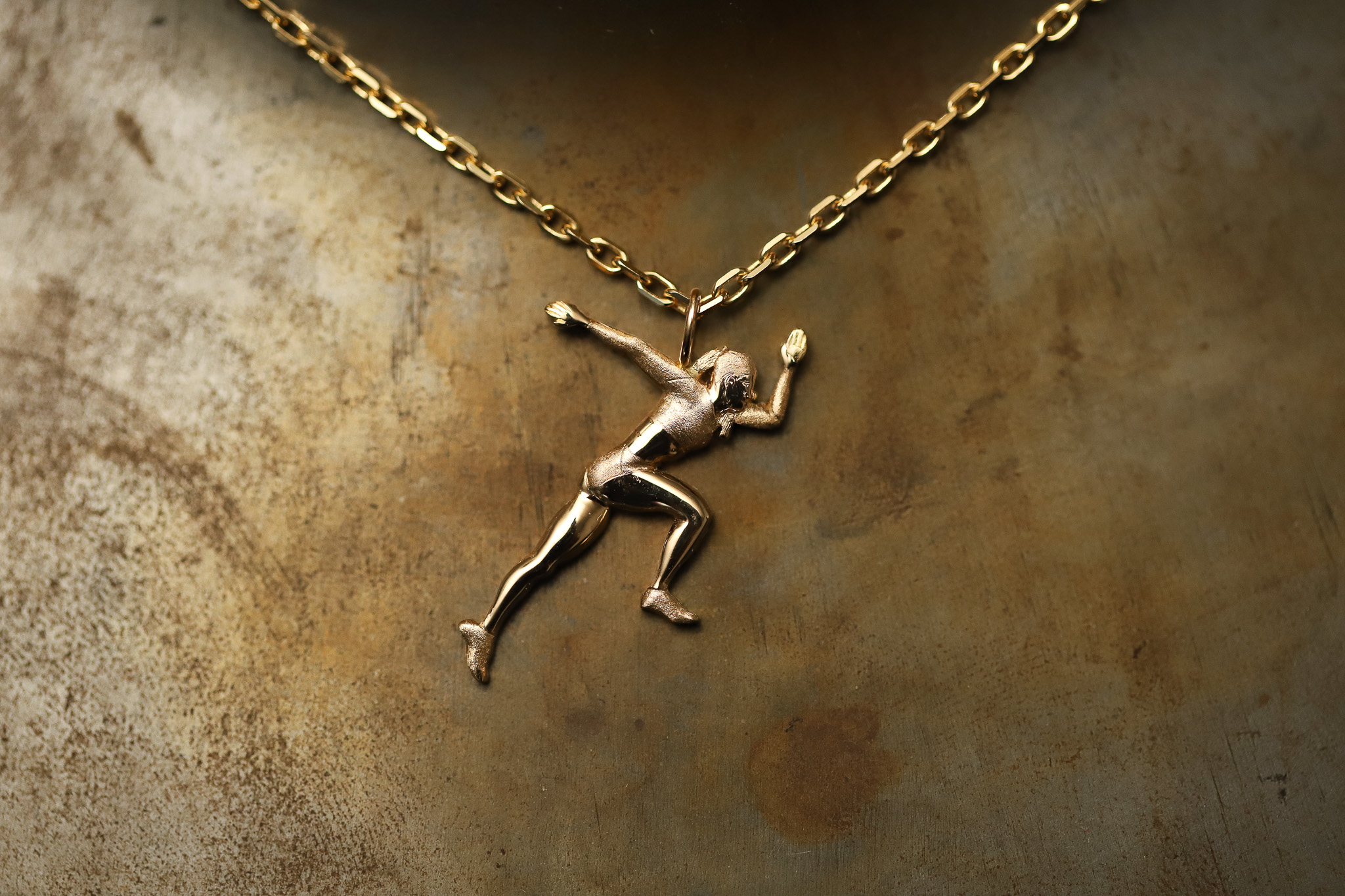 Anhänger "Sprinterin" in Gelbgold 750