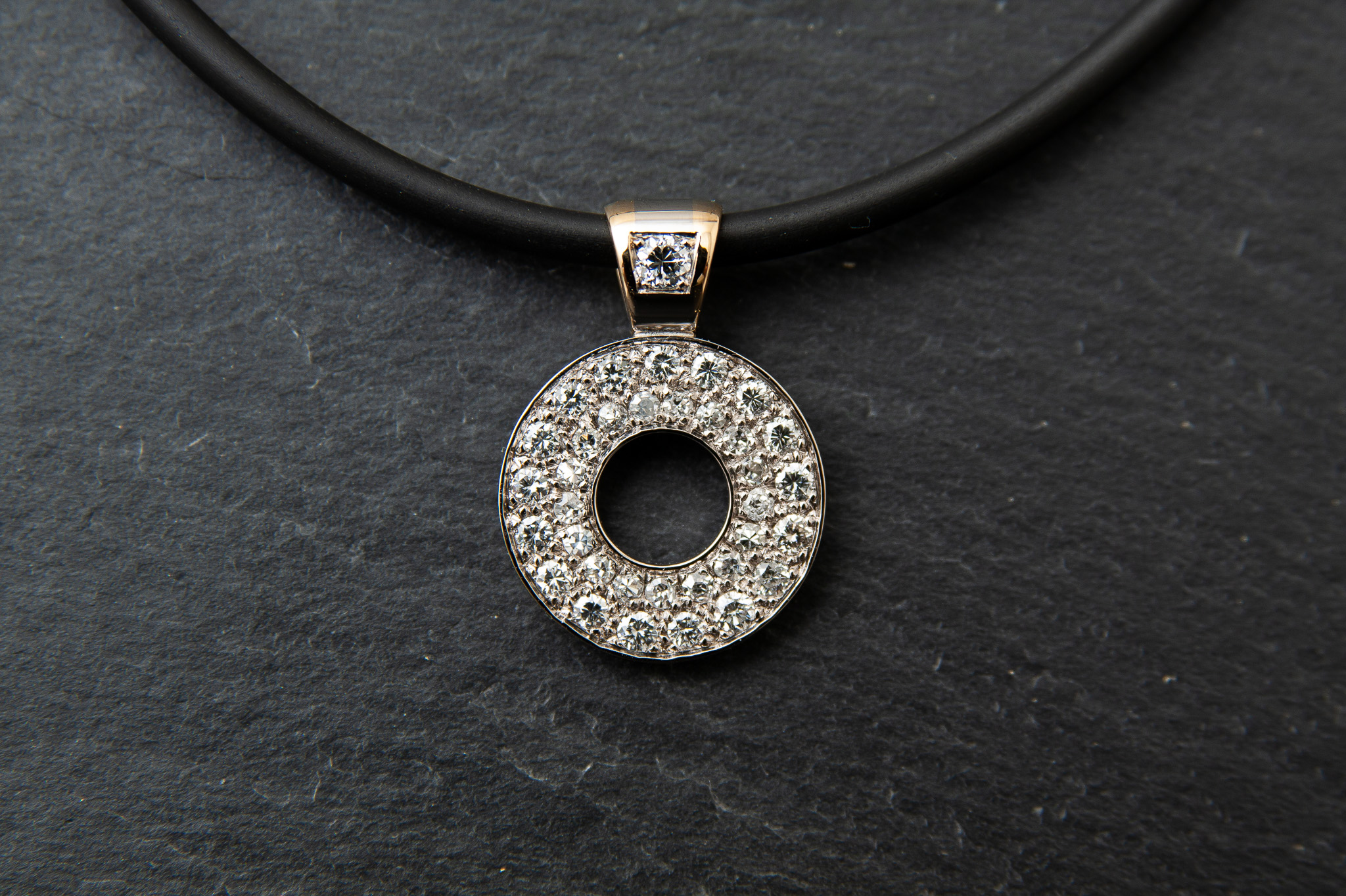 Anhänger in Gelb.-Weissgold 750 mit Diamanten im Brillantschliff 