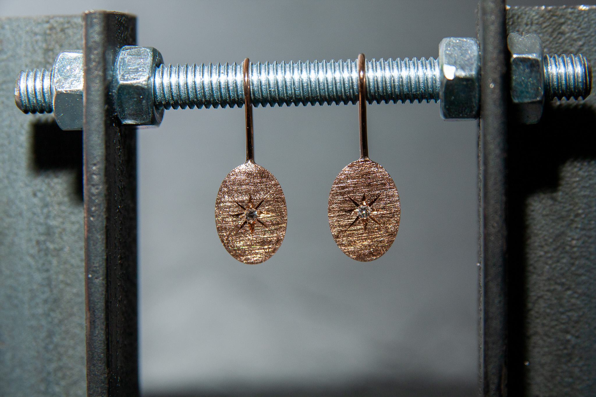 Ohrhänger in Rotgold 750 mit Diamanten im Brillantschliff