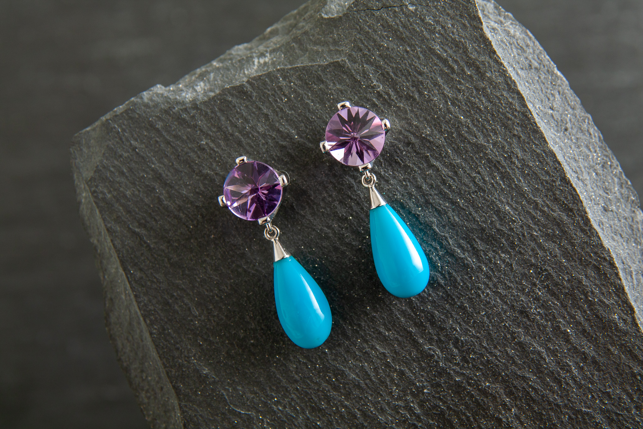 Ohrstecker in Weissgold 750 mit Amethysten im Brillantschliff und Türkis Pampelss