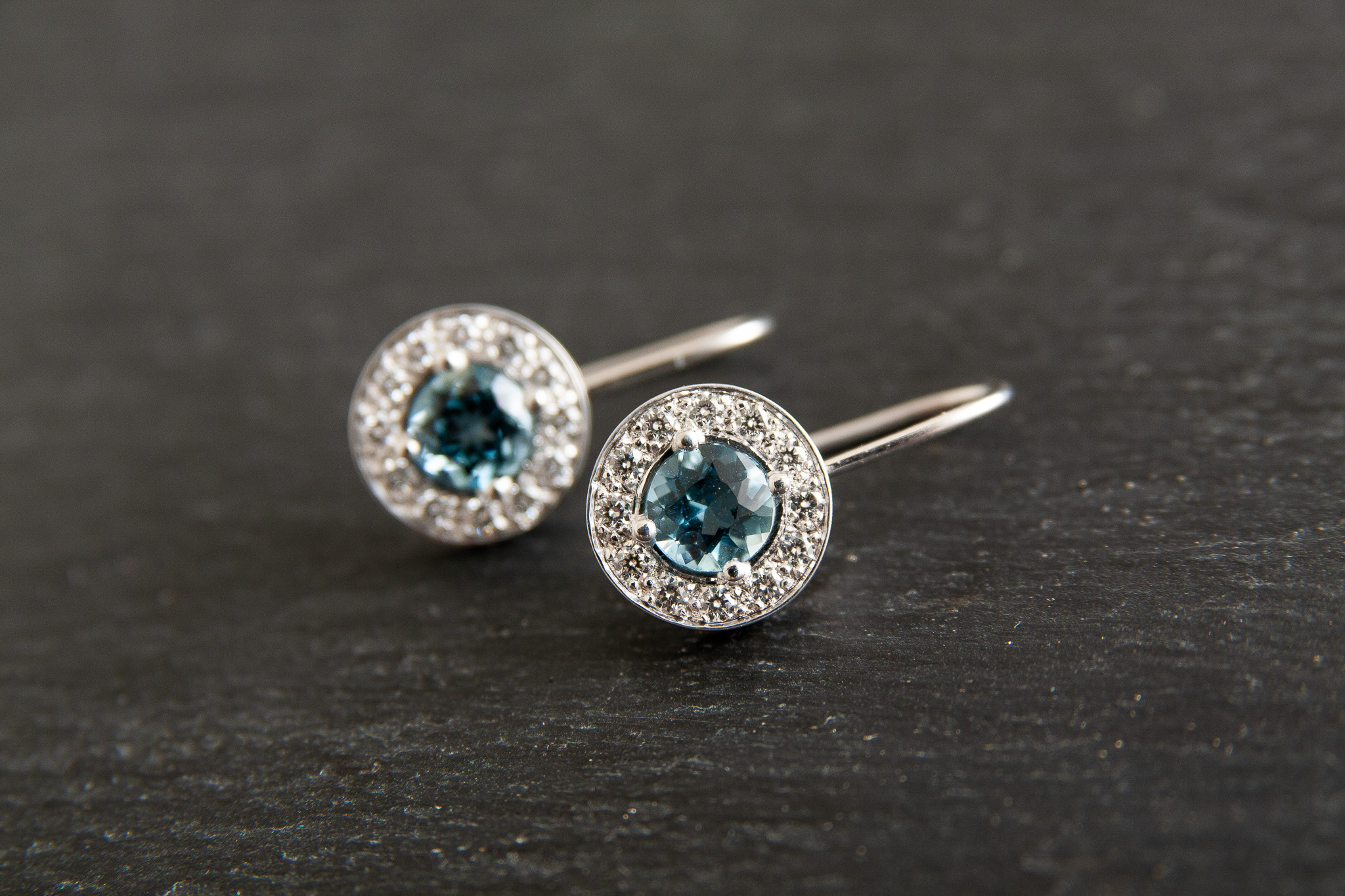 Ohrhänger in Weissgold 750 mit Aquamarine und Diamanten im Brillantschliff