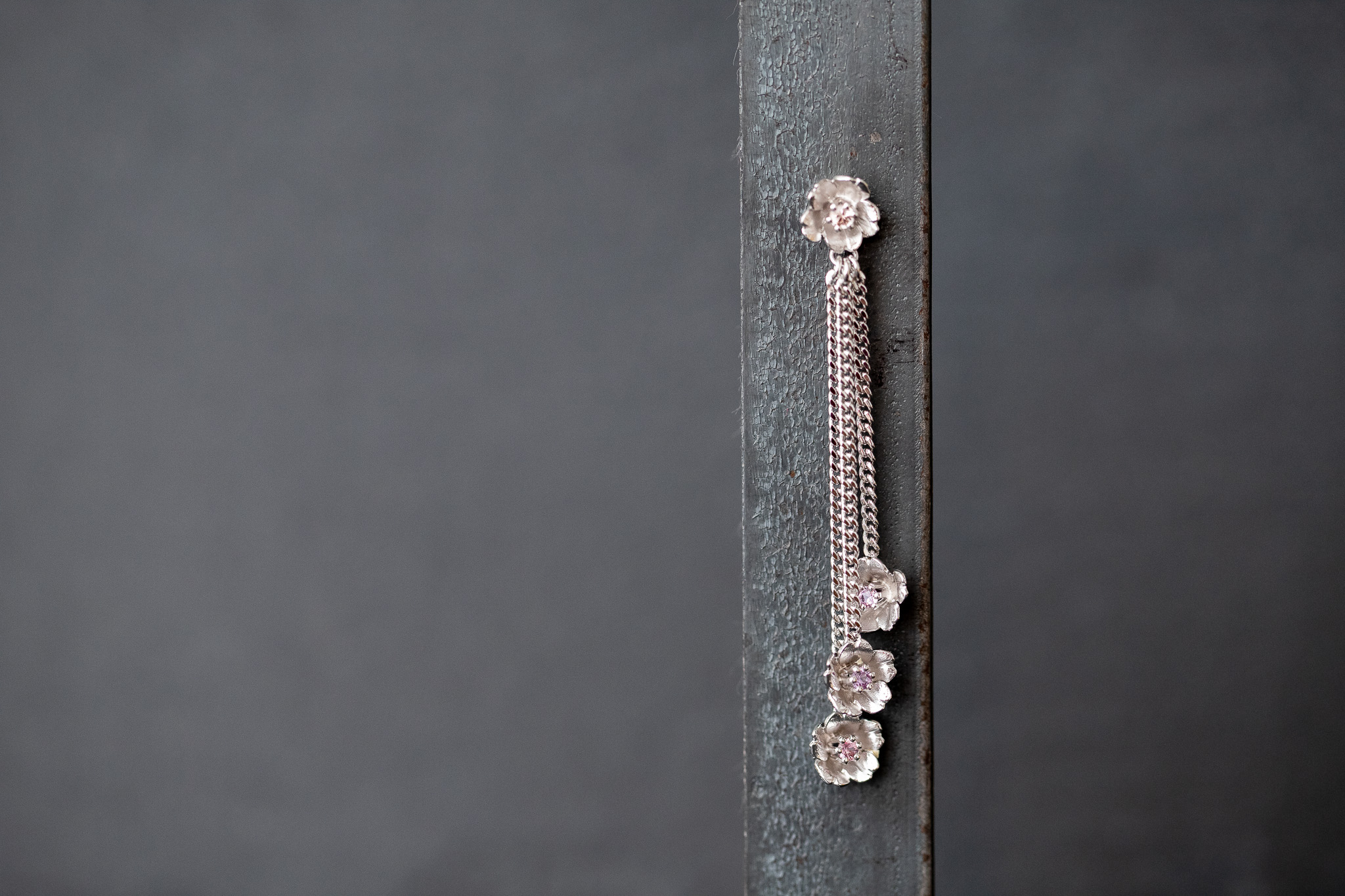 Ohrstecker in Weissgold 750 mit Saphiren im Brillantschliff