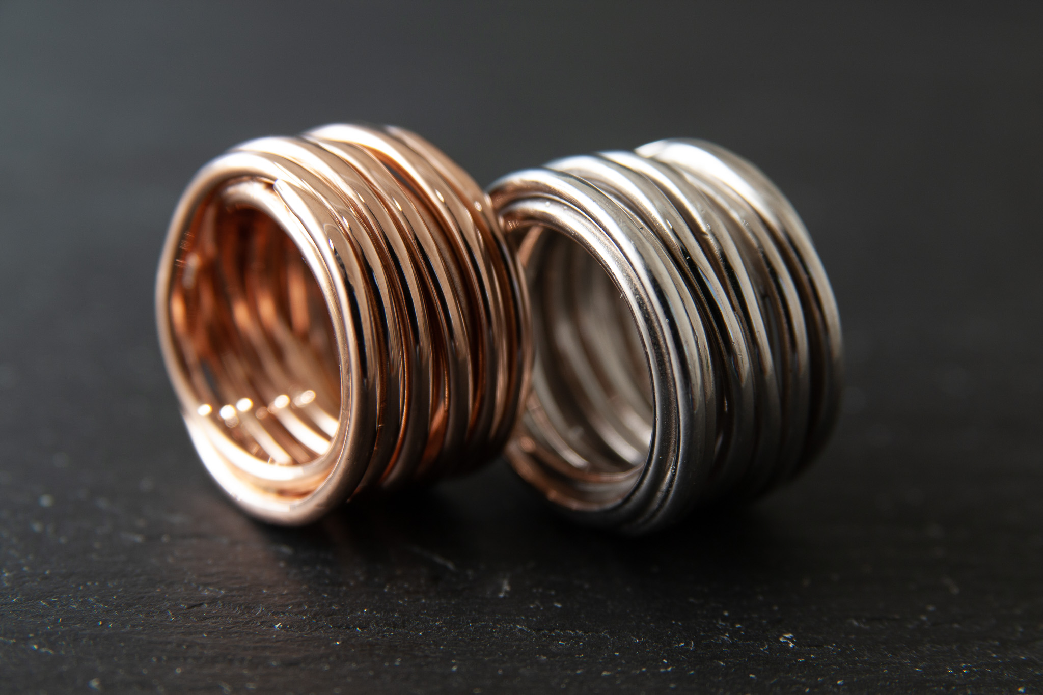 Damenringe in Weiss.-und Rotgold 750 aus Runddraht