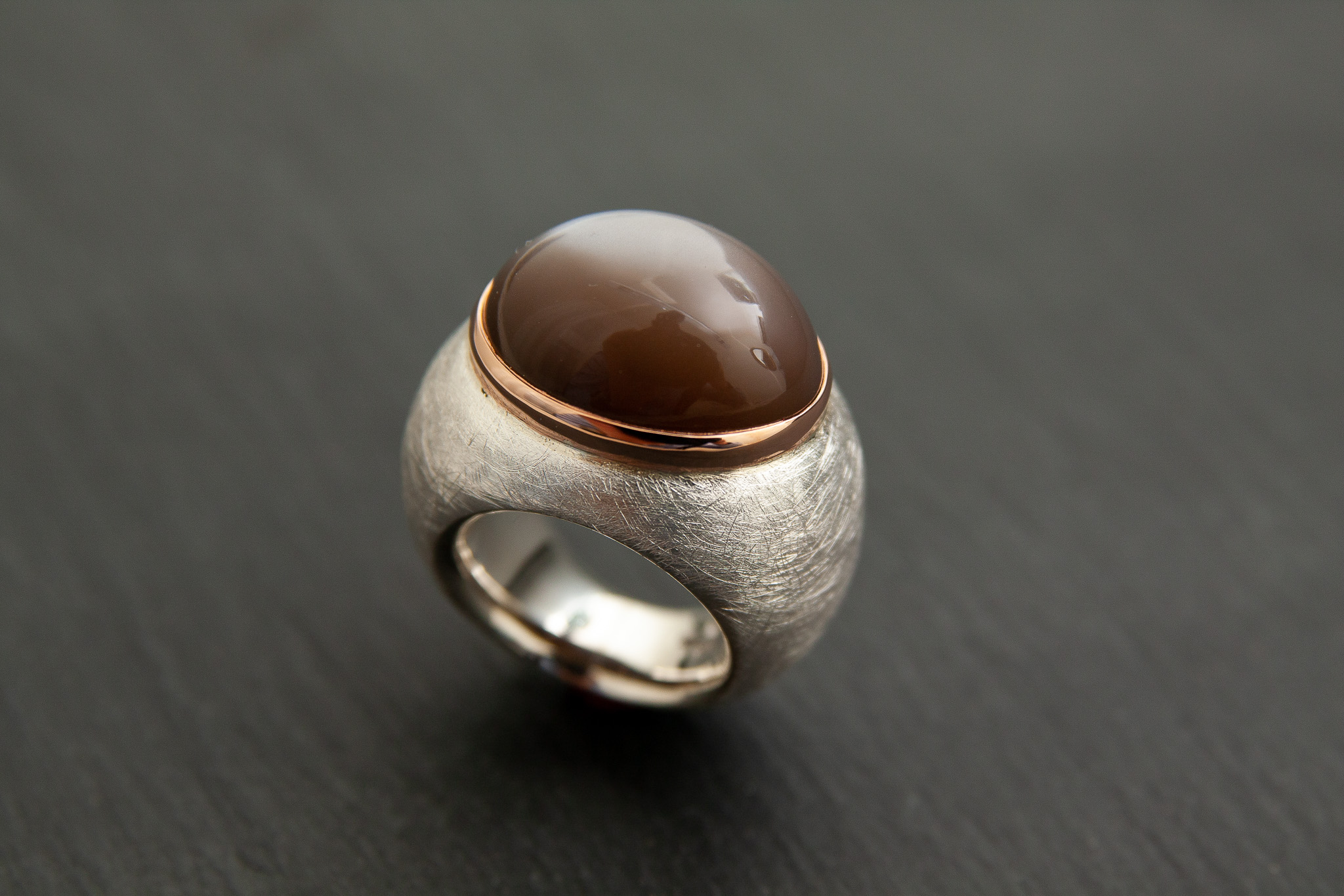 Damenring in Silber 925 und Roségold 750 mit Mondstein Cabochon