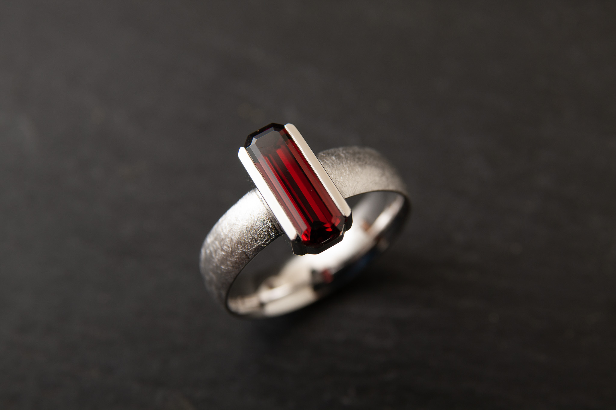 Damenring in Weissgold 750 mit Turmalin Baguette