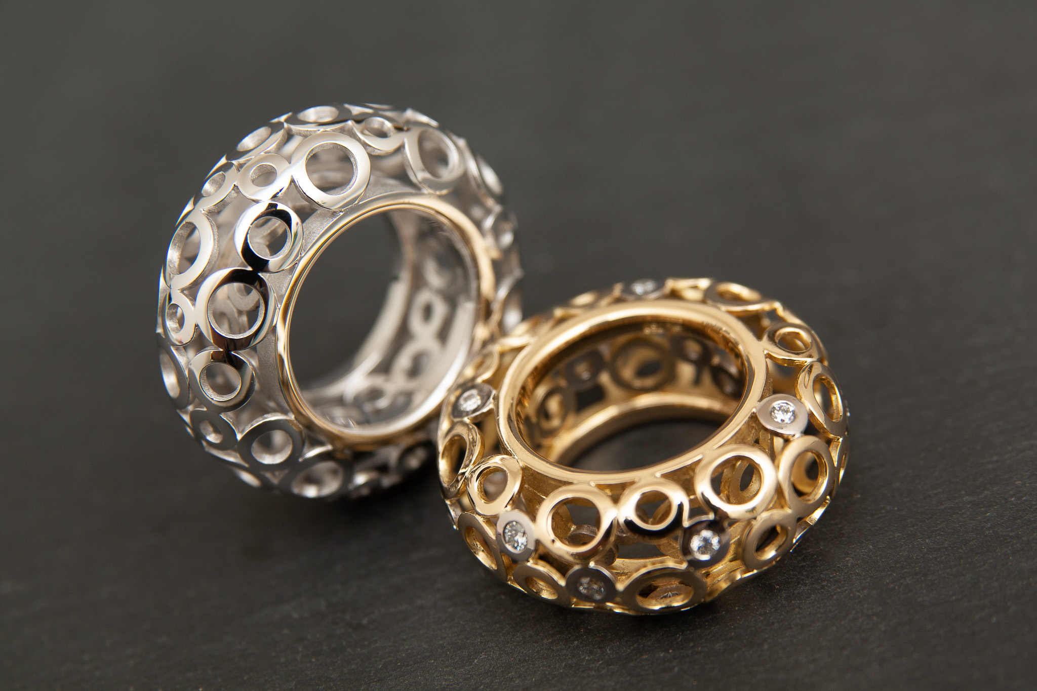 Damenring in Gelb.-und Weissgold 750 mit Diamanten im Brillantschliff