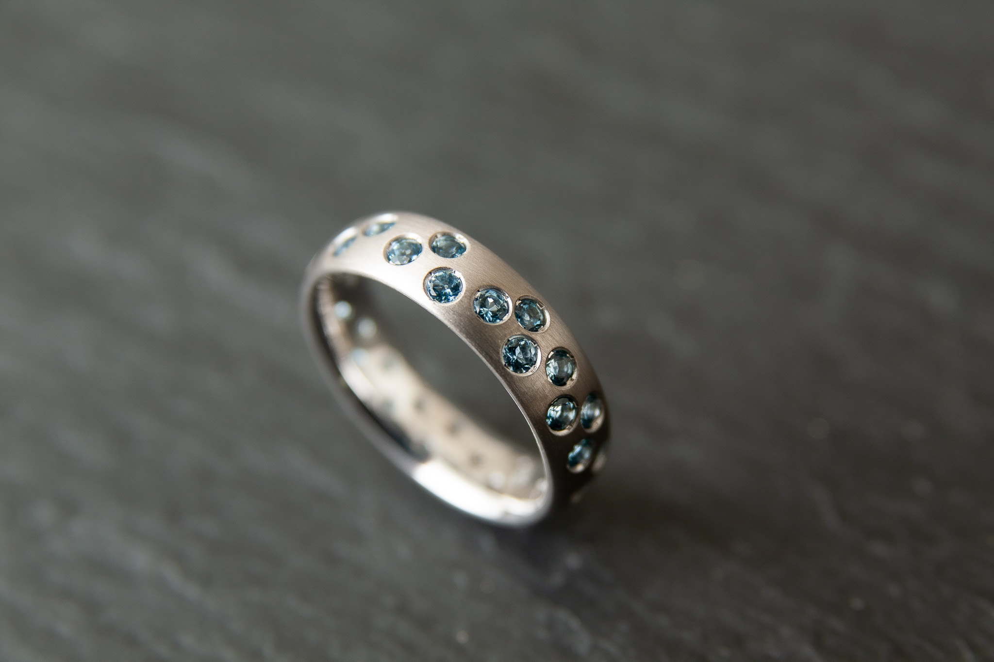 Damenring in Weissgold 750 mit Aquamarine im Brillantschliff