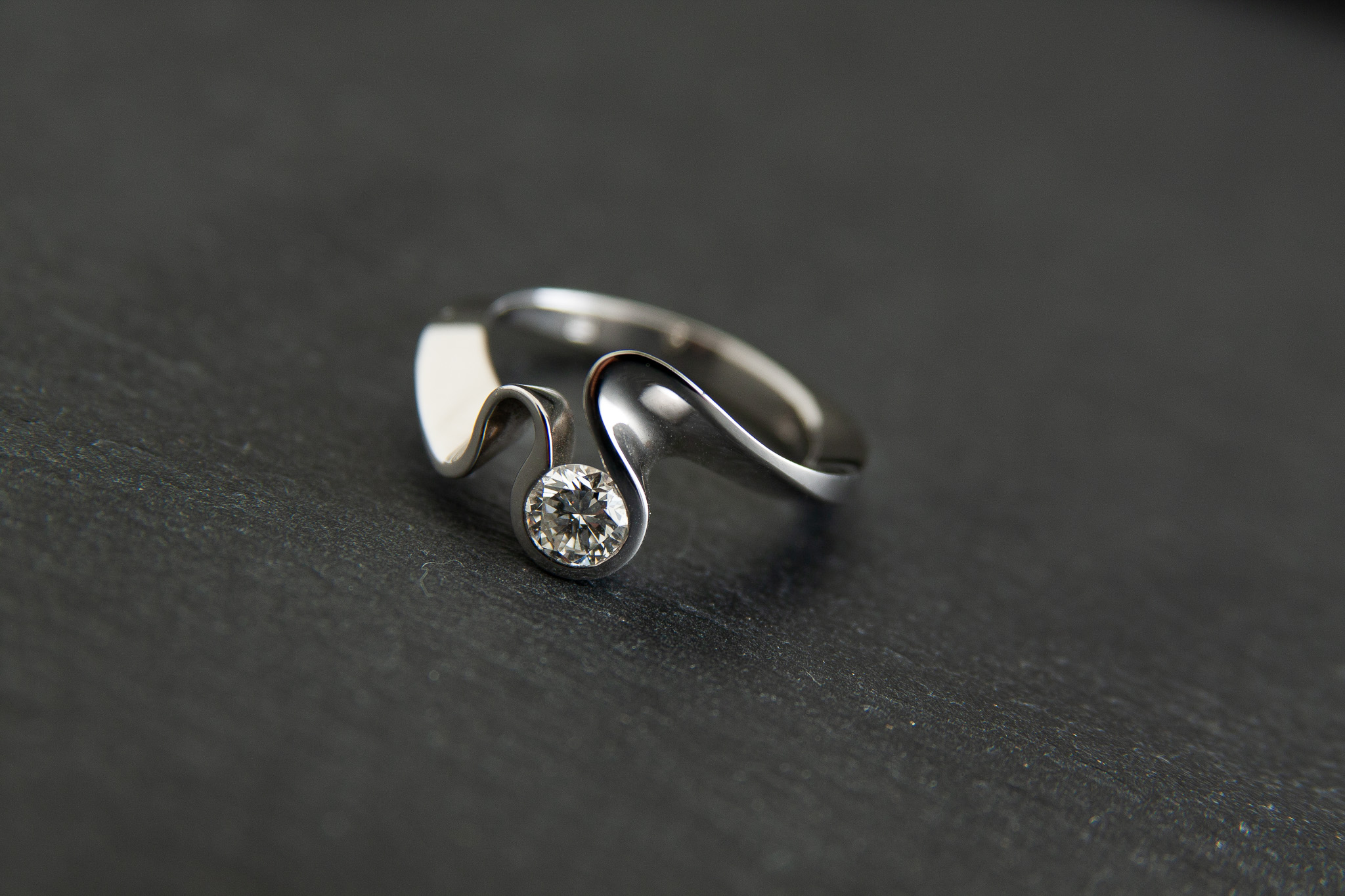 Damenring in Weissgold 750 mit Diamanten im Brillantschliff