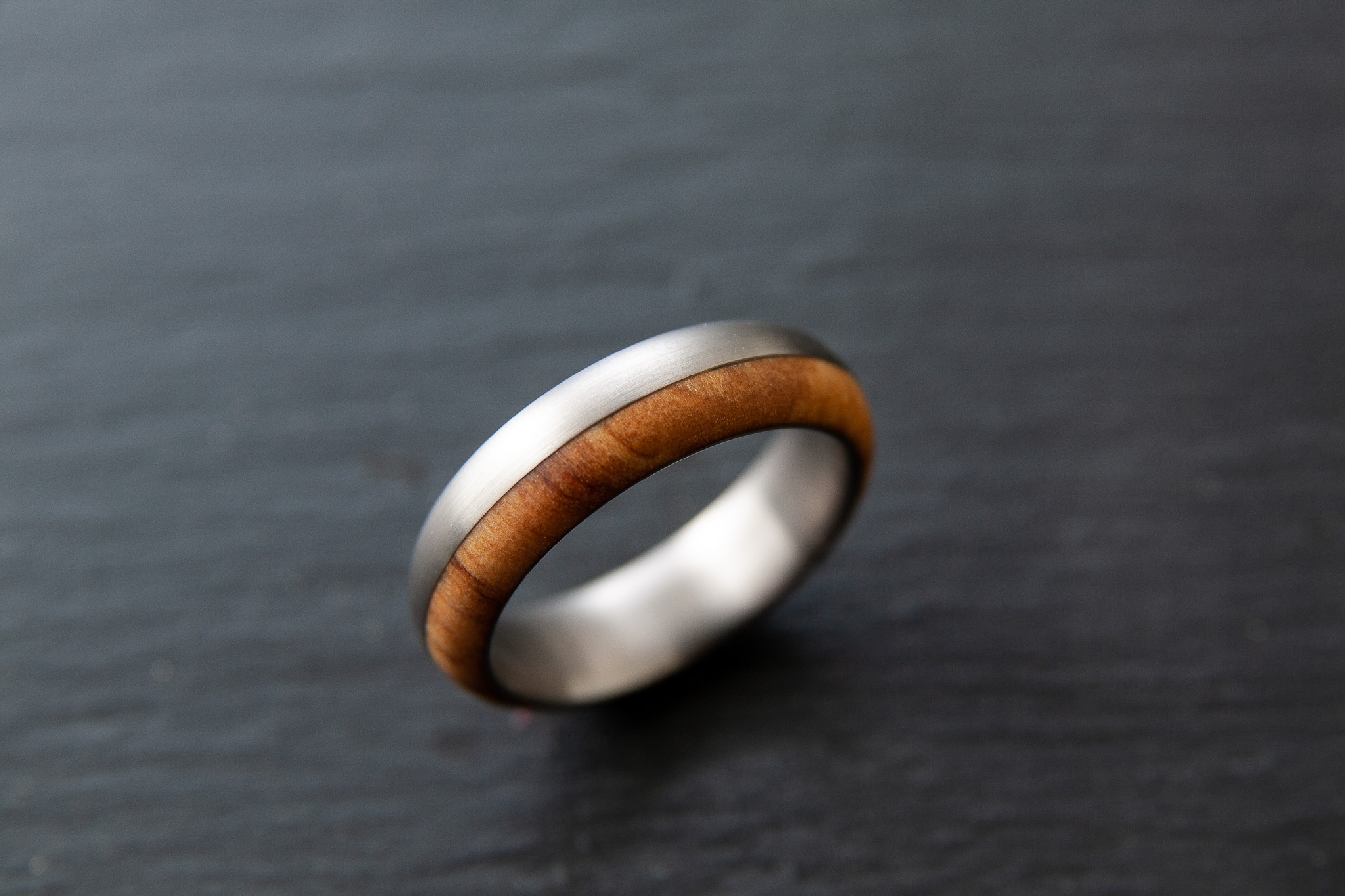 Damenring in Weissgold 750 mit Holz