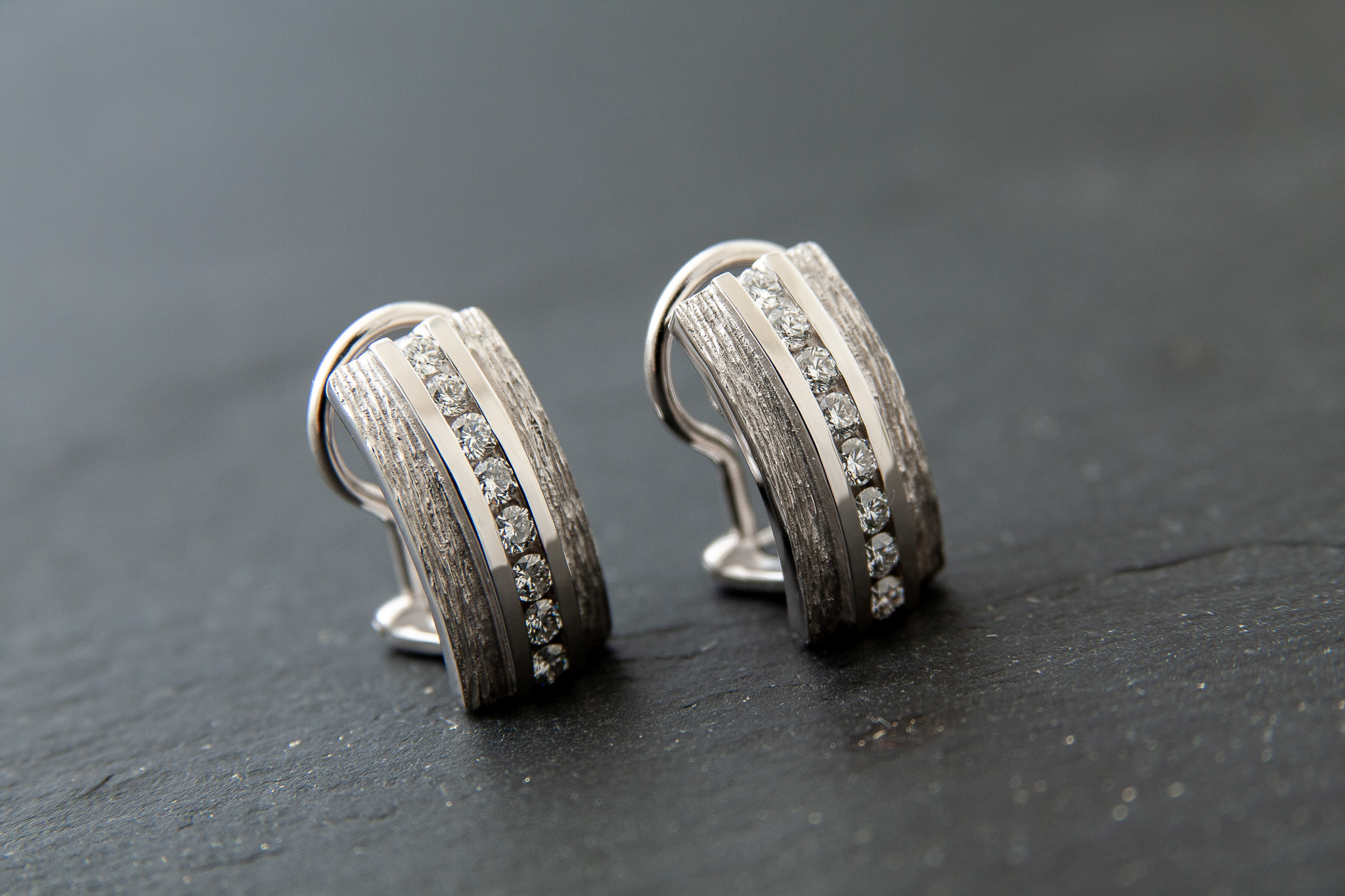 Ohrclip in Weissgold 750 mit Diamanten im Brillantschliff