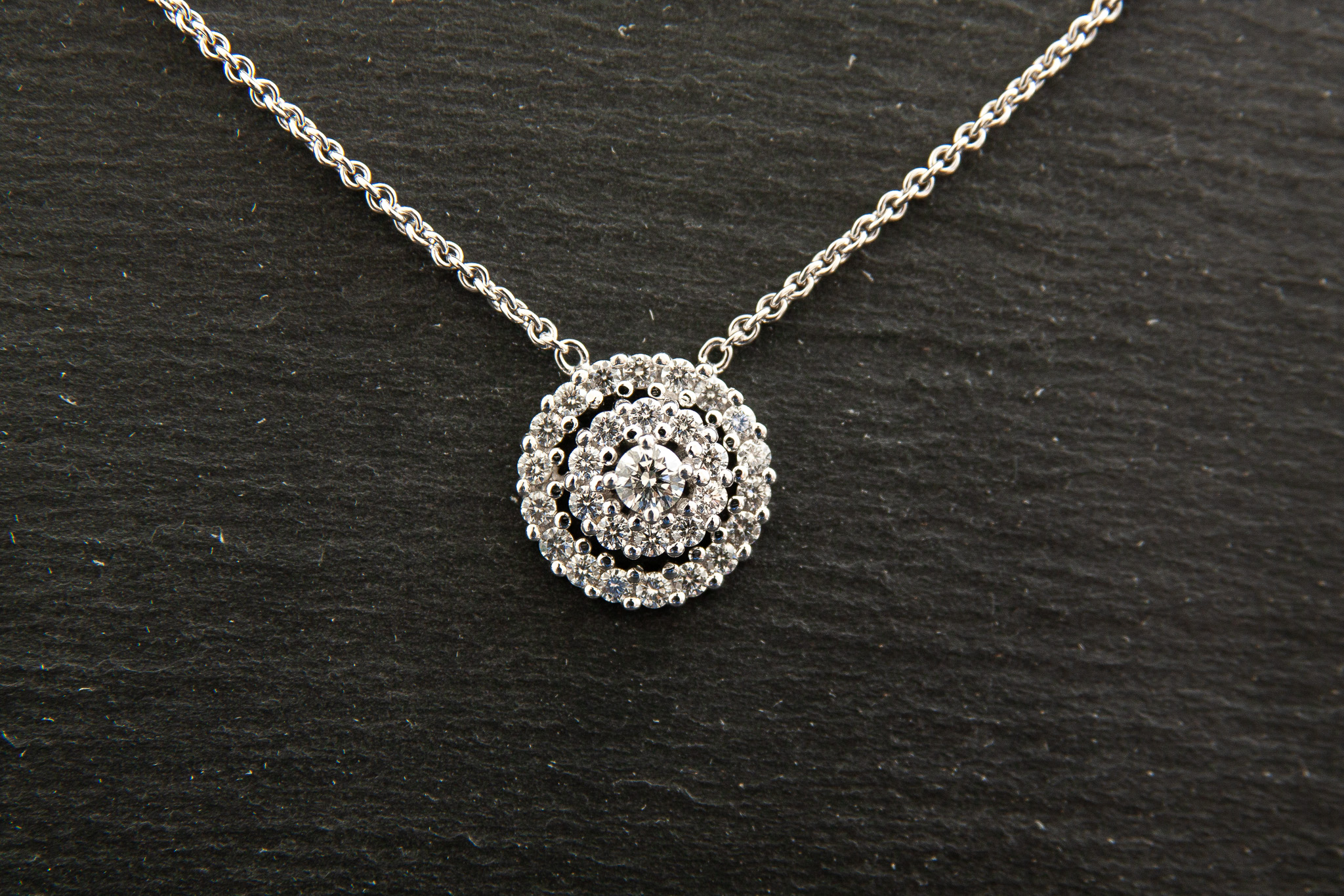 Anhänger in Weissgold 750 mit Diamanten im Brillantschliff