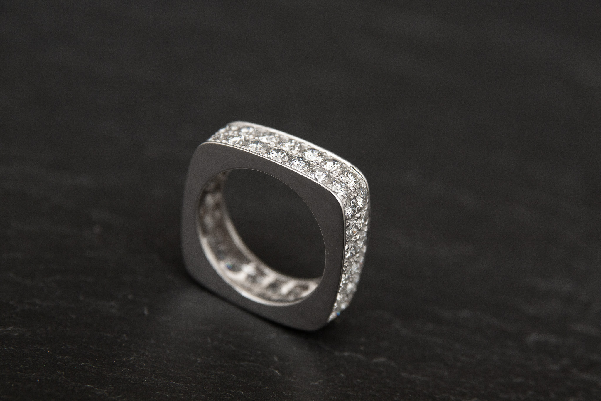 Alliance in Weissgold 750 mit Diamanten im Brillantschliff