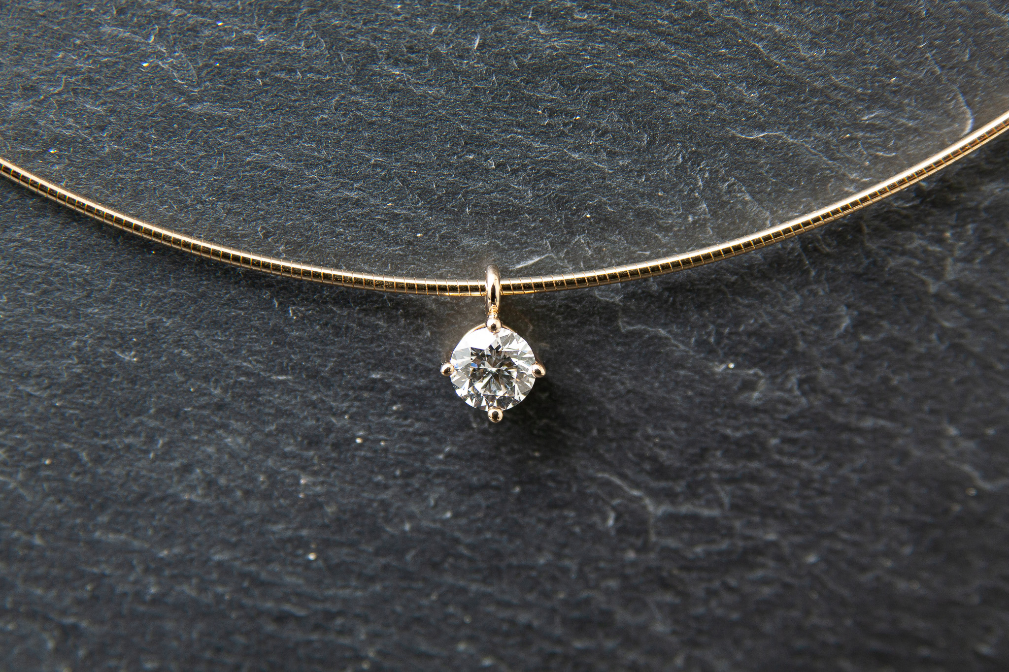 Anhänger in Gelbgold 750 mit Diamanten im Brillantschliff