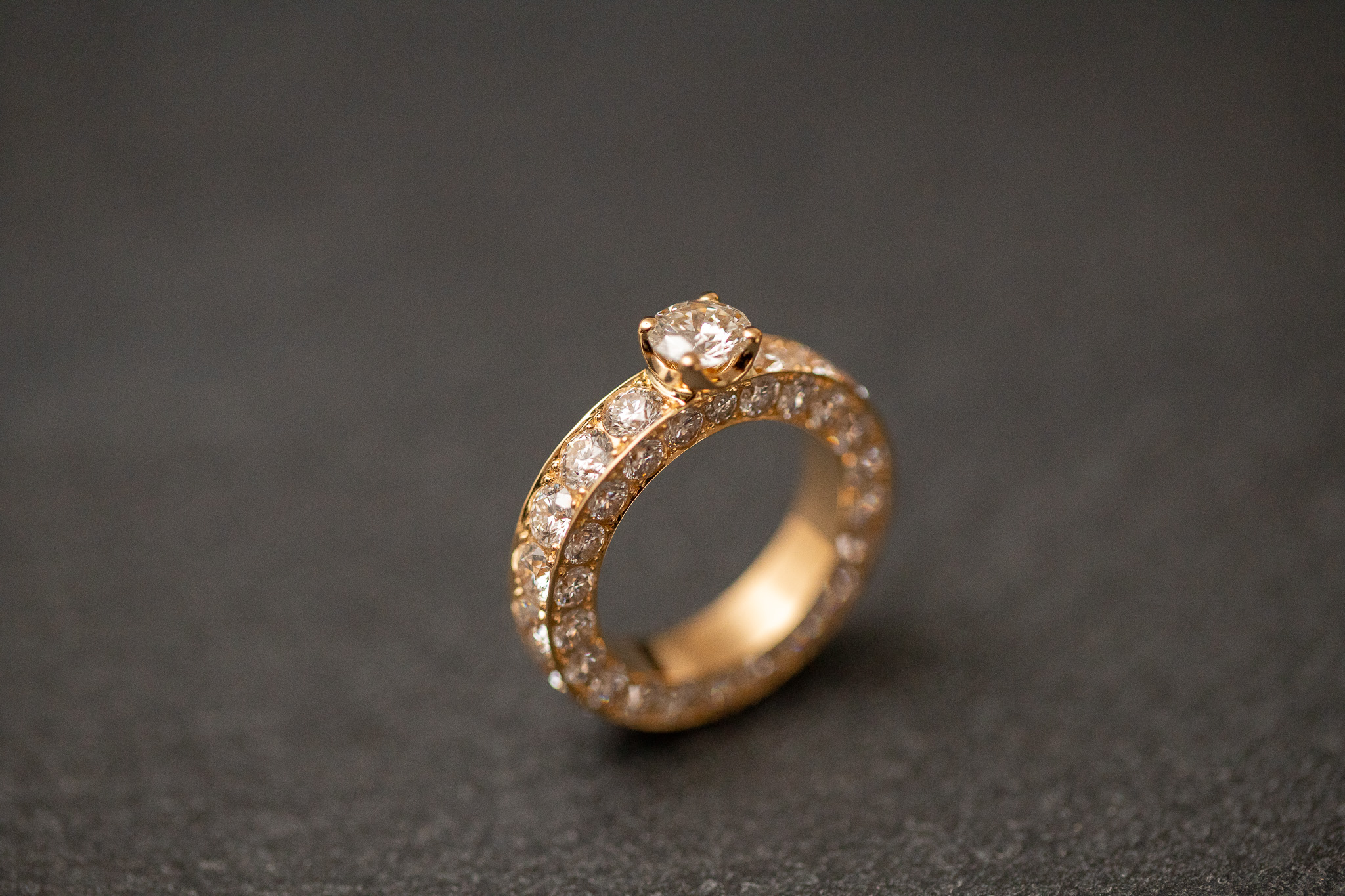 Damenring in Gelbgold 750 mit Diamanten im Brillantschliff
